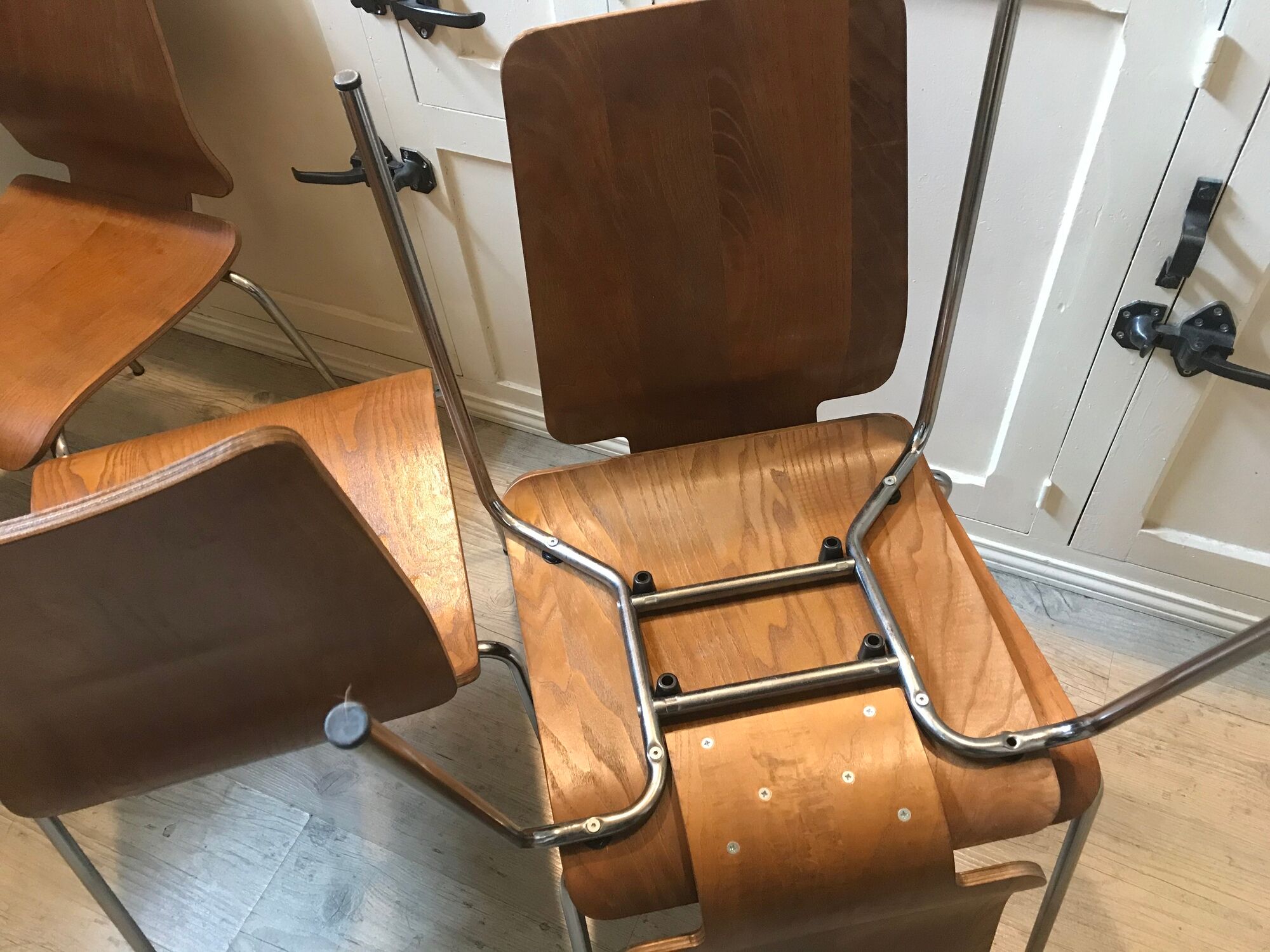 Lot of 4 vintage chairs thermomoulated