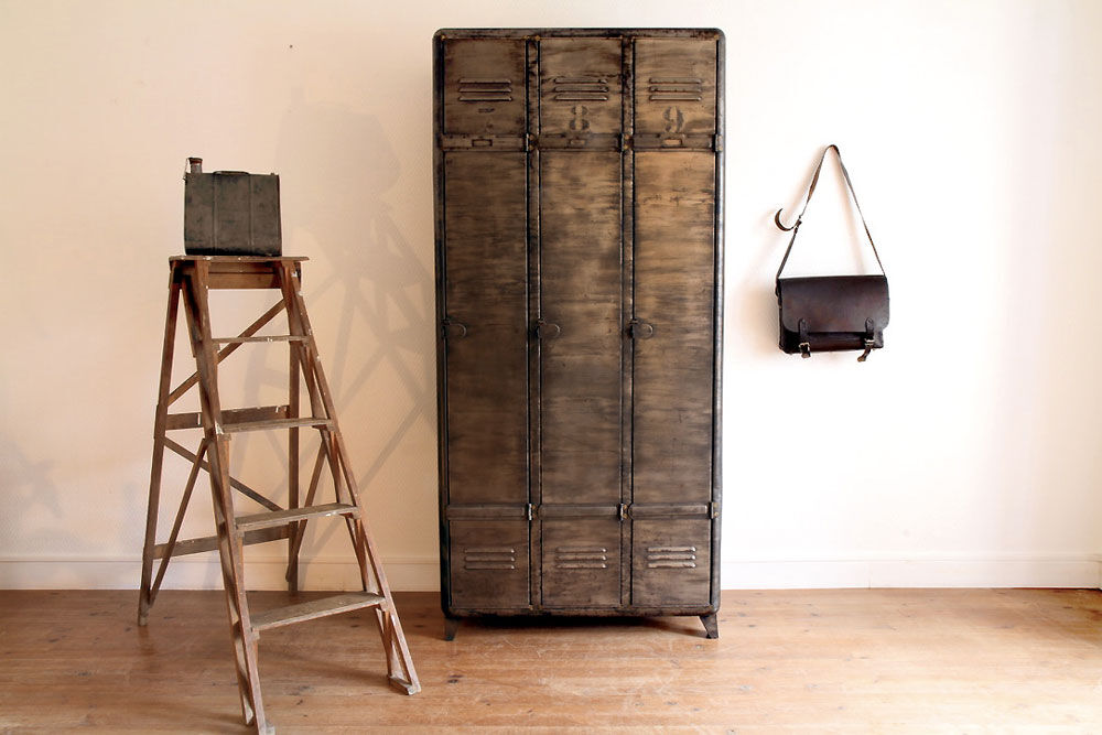 Industrial metal cloakroom 3 doors rounded corners
