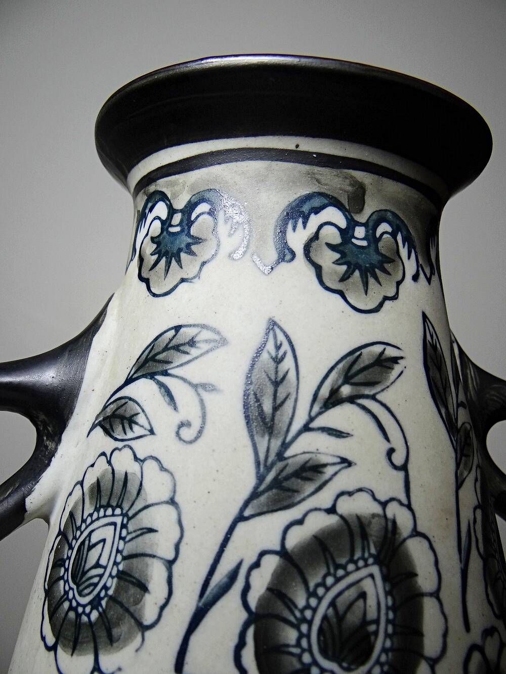 Antique art deco vase 1920-40 in fine stoneware, art nouveau and chinoiserie style, decor