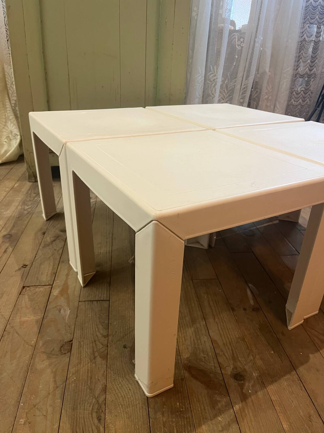 Modular table 70’