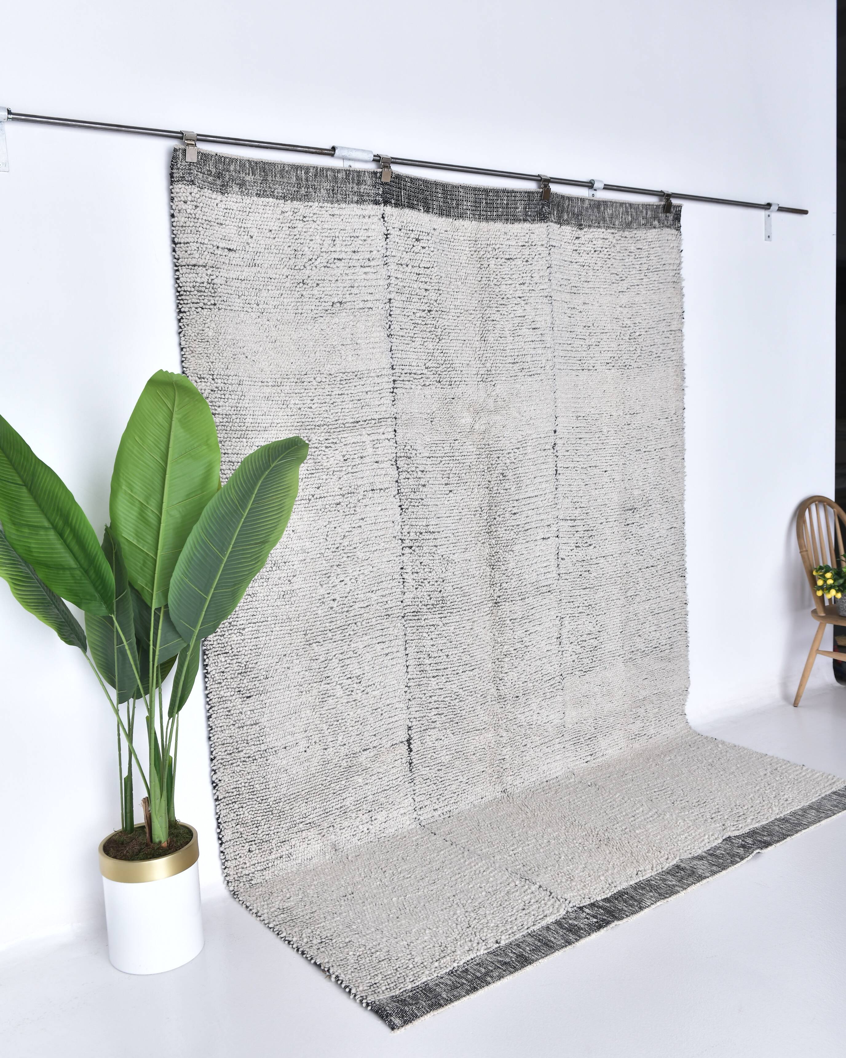 7x10 White & Black Modern Vintage Rug 206x297Cm