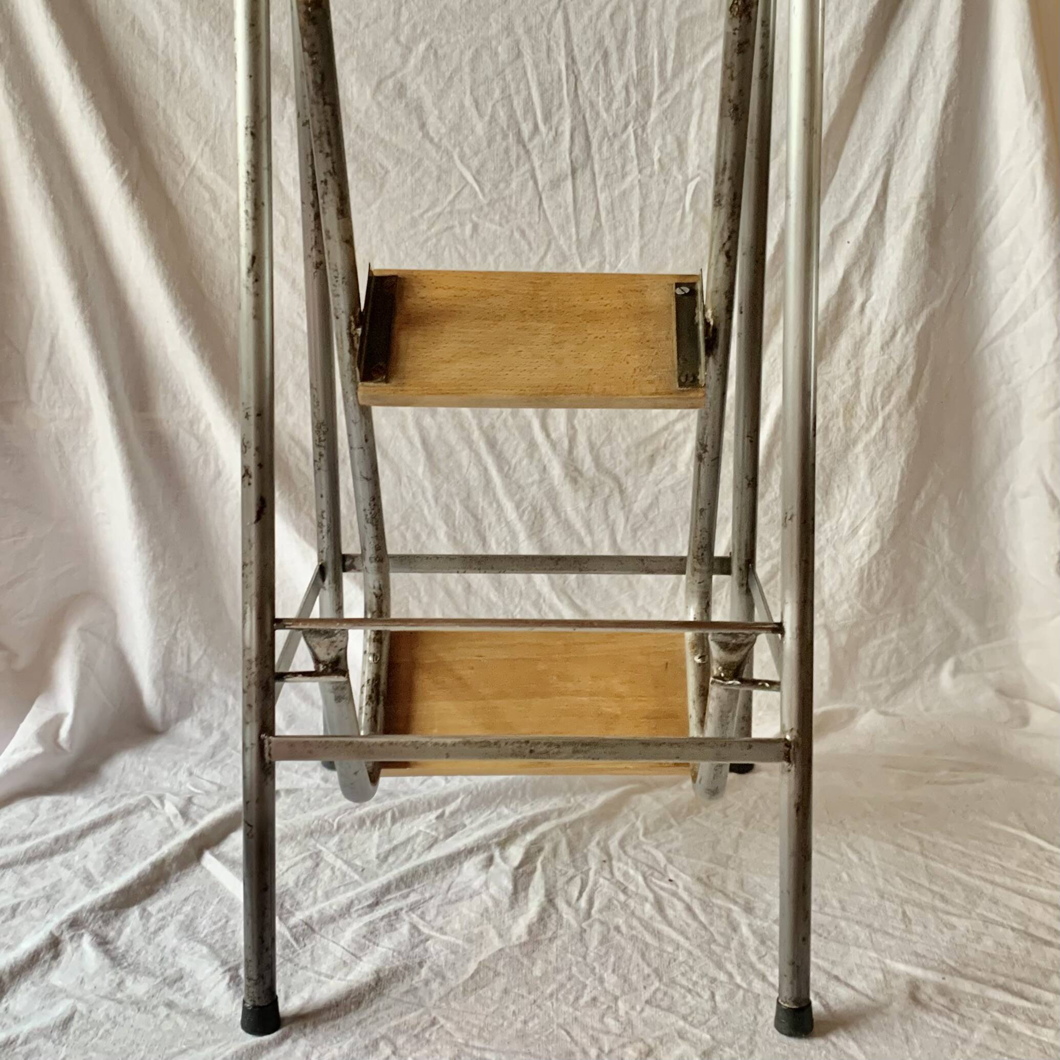 Old wooden workshop stepladder - seat height: 85 cm