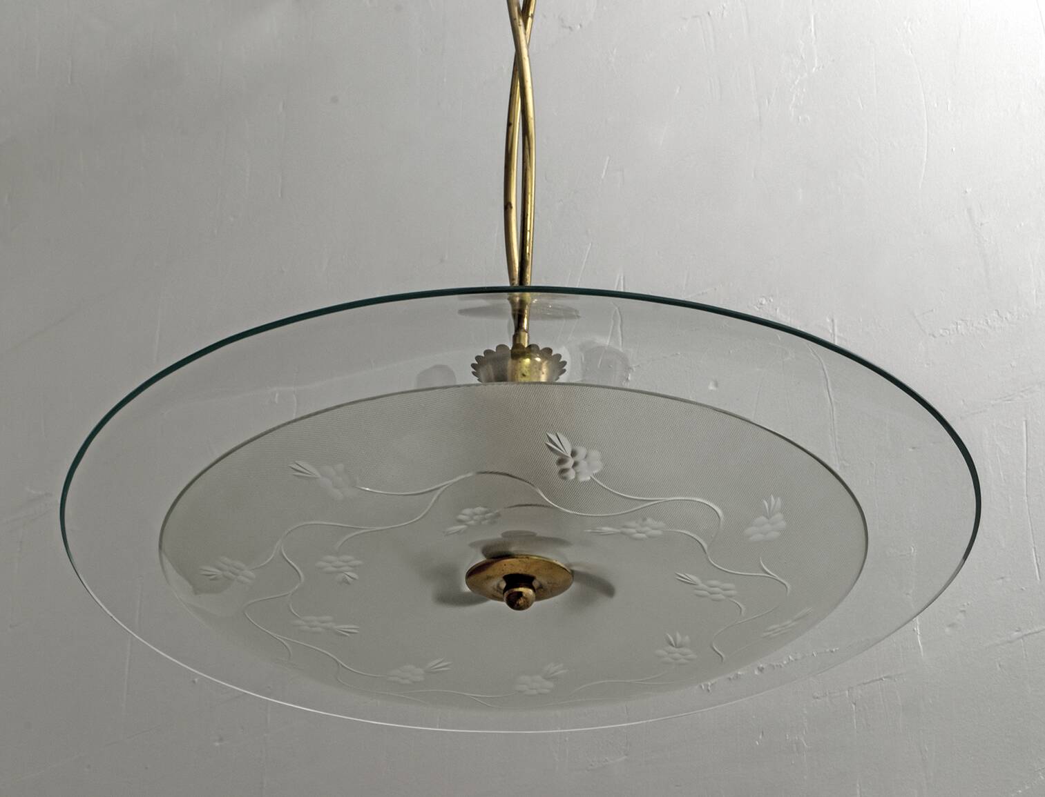 Attributed to Luigi Brusotti Mid-century Italian Glass and Brass Chandelier
