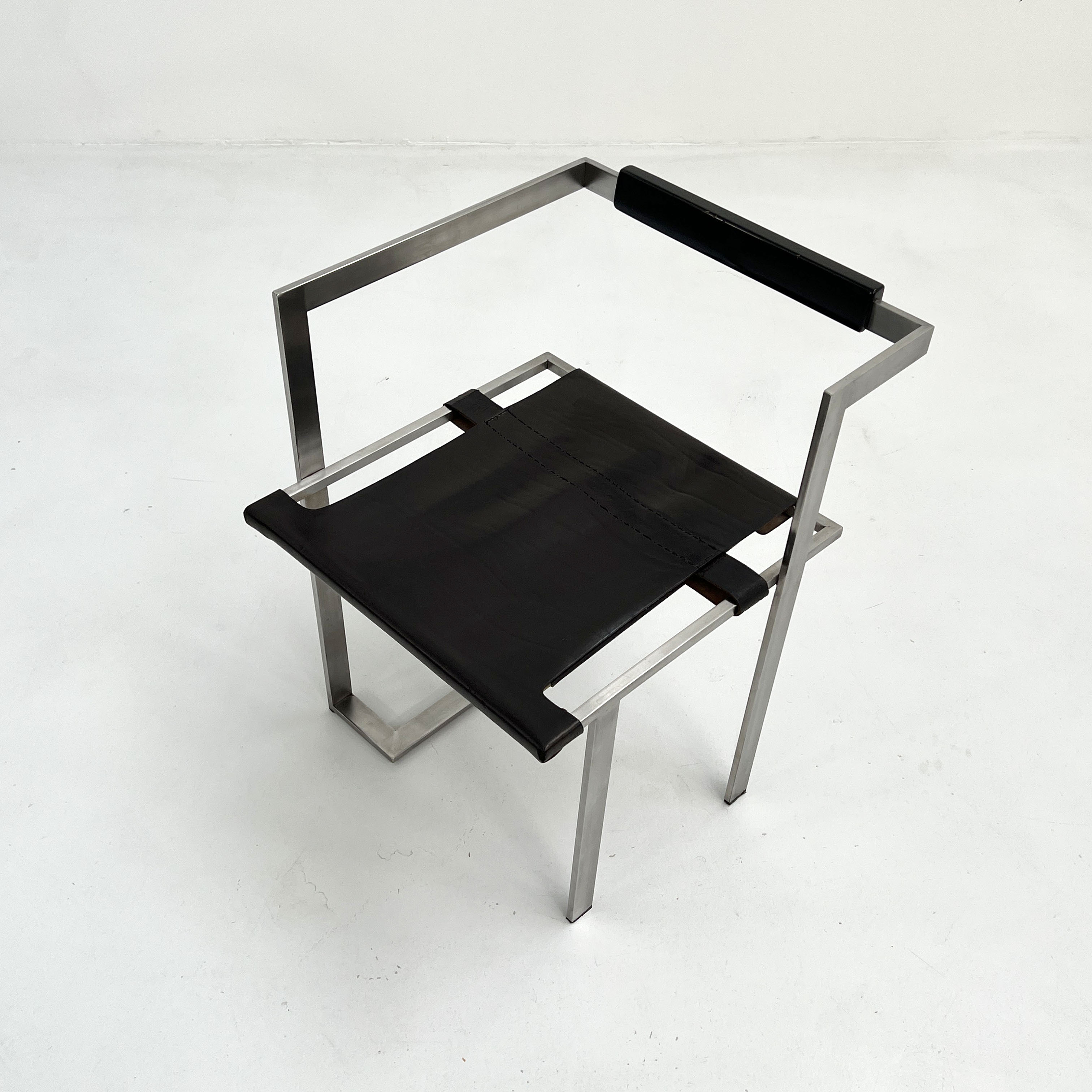 Chaise géométrique  en cuir et chrome, 1980s