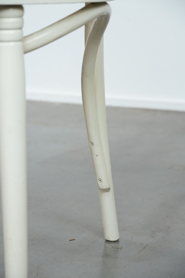 Chaise de bistrot blanche vintage avec accoudoirs, style Thonet