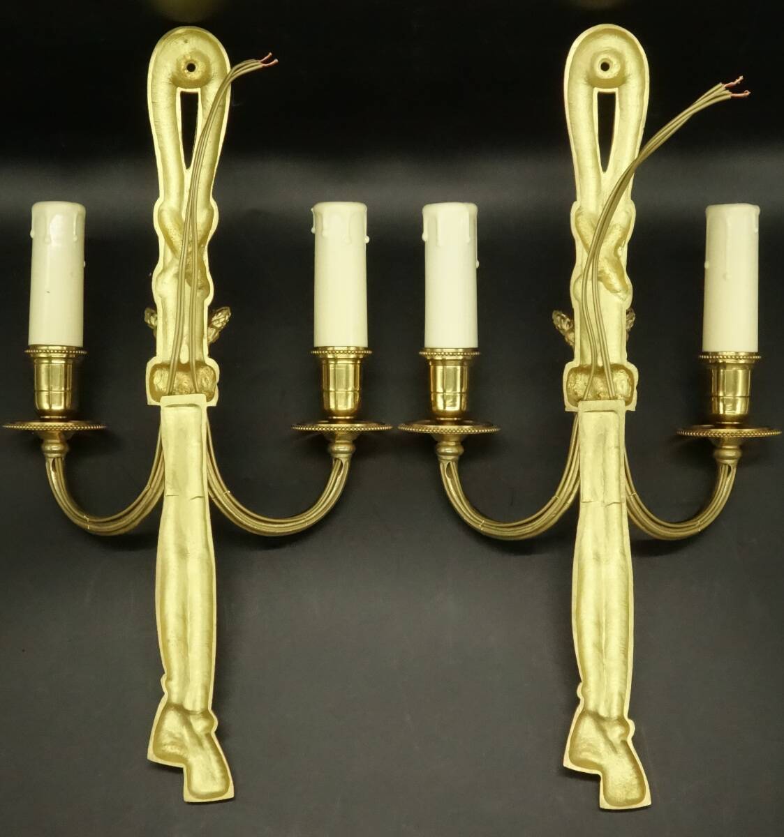 Large pair of Louis XVI style wall lights from Hettier Vincent - bronze