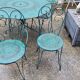 Salon de jardin vert fer forgé table deux chaises et deux fauteuils