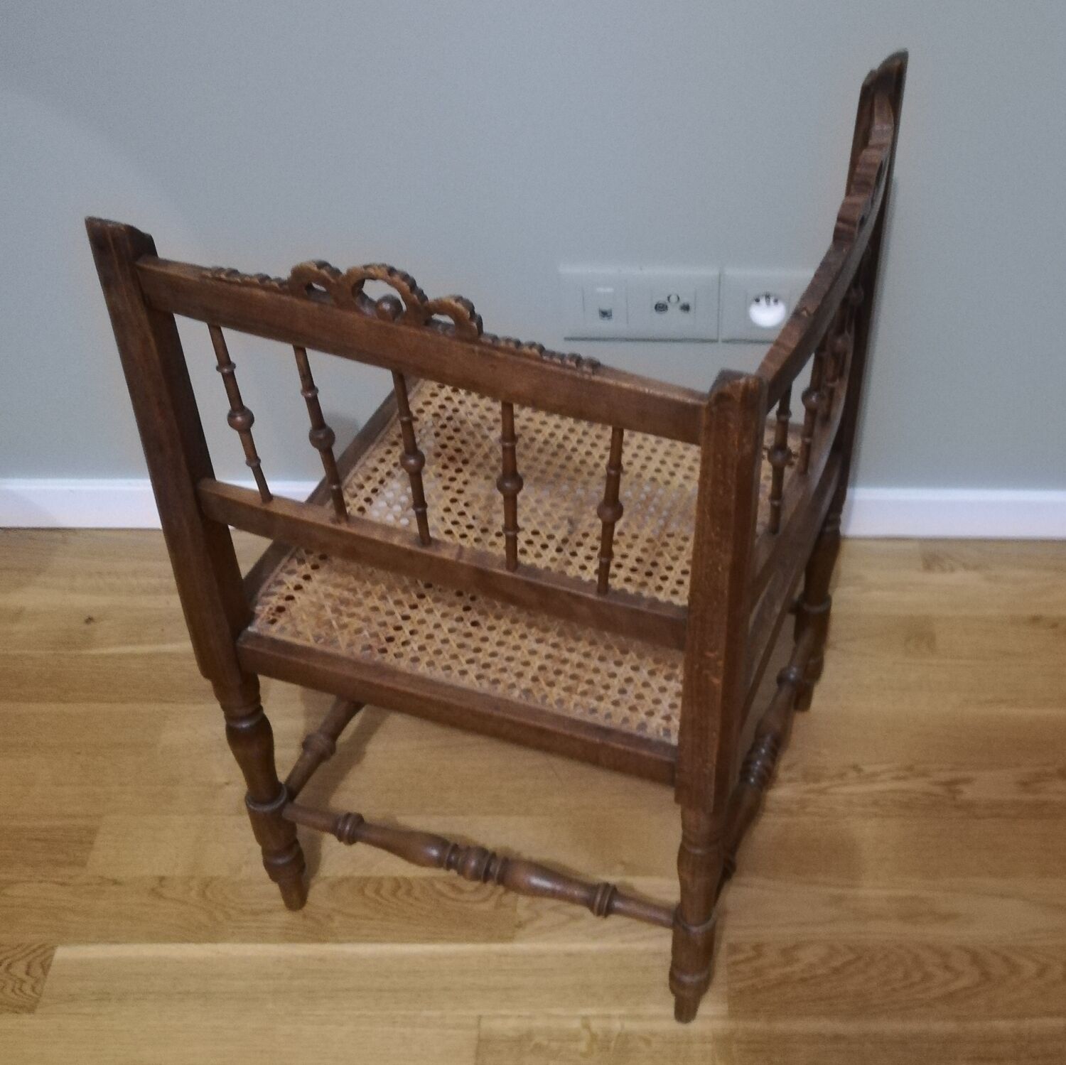 Corner chair canus Louis XV style