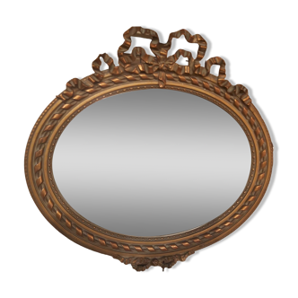 Miroir biseauté ovale doré style Louis XVI