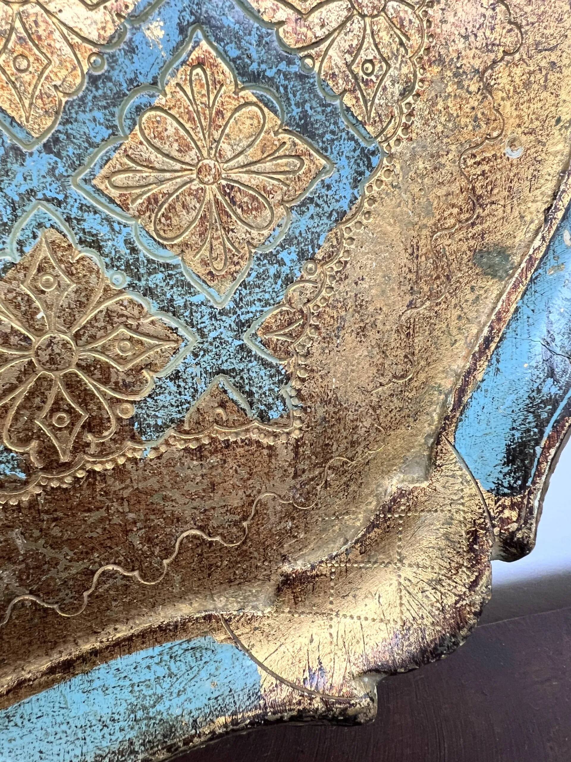 Florentine tray in gilded wood and turquoise with diamond pattern decoration