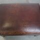 Ottoman vintage en cuir de mouton