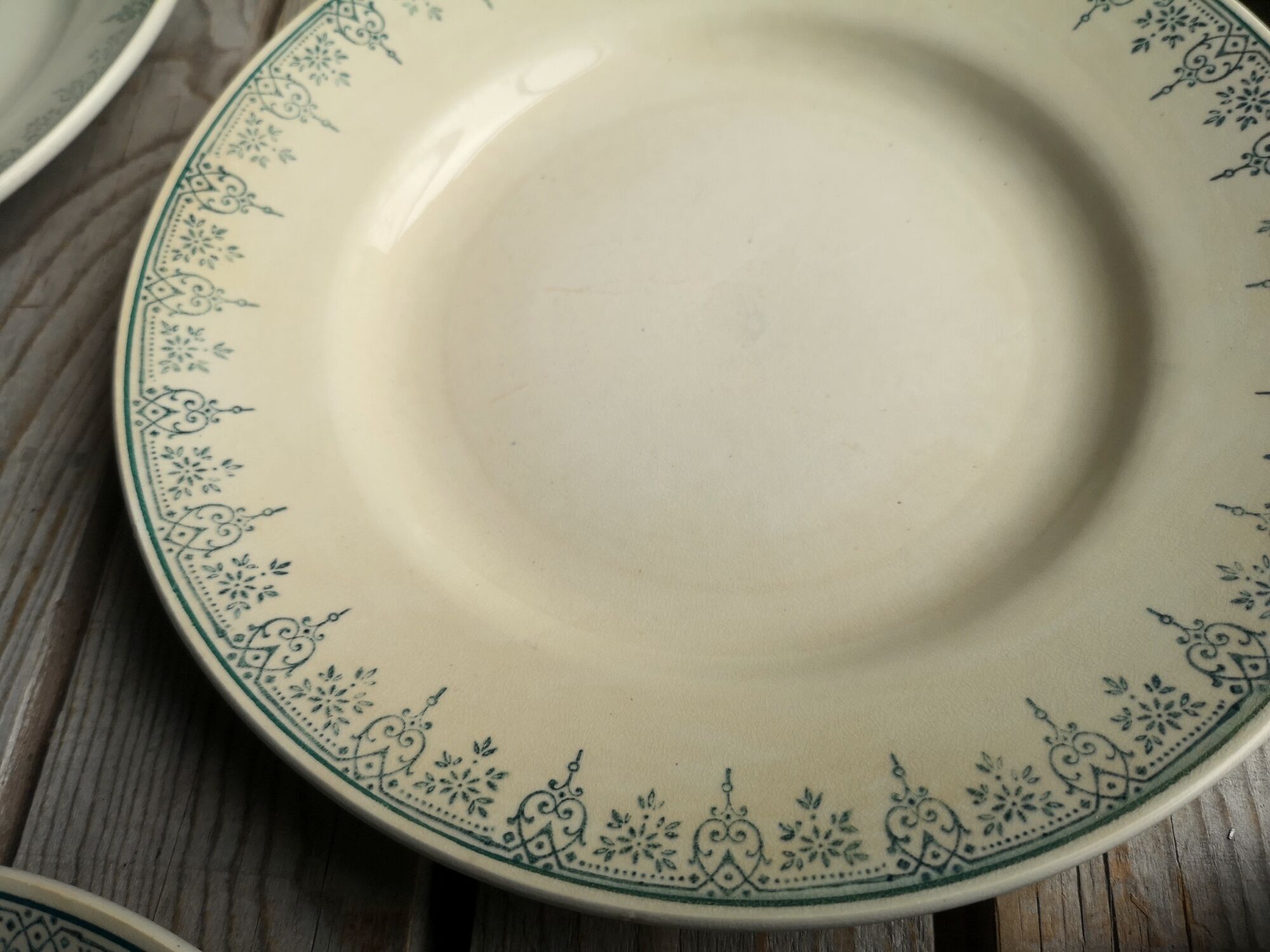 Lot of 5 old ceramic flat plates of Saint Amand green edry