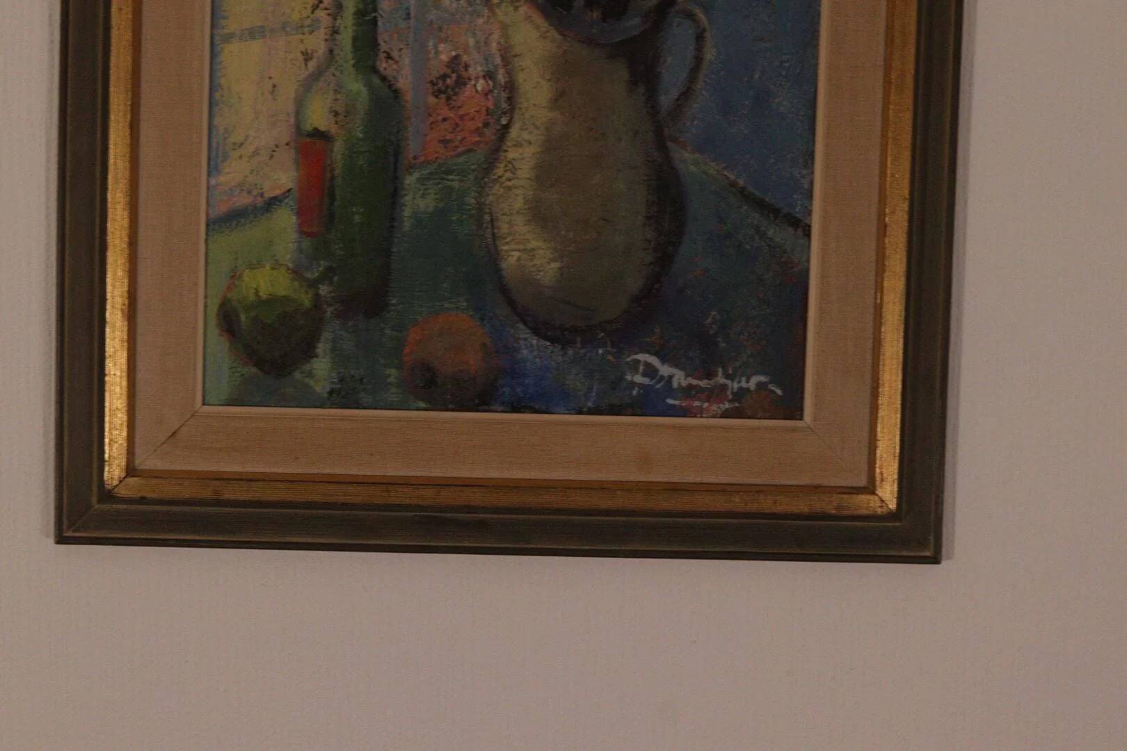 Bouquet rouge et bouteille de vin