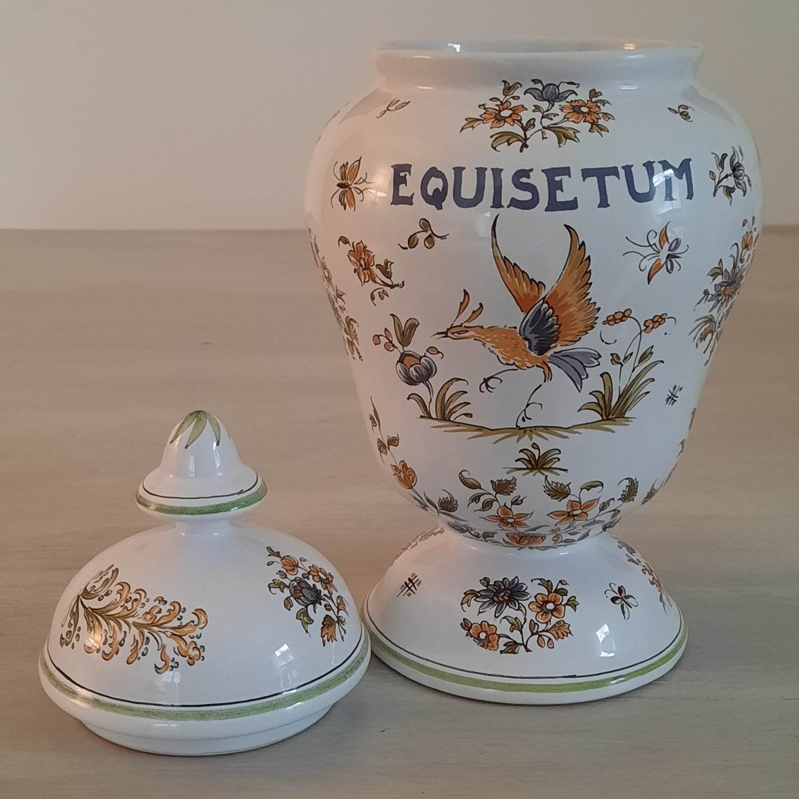 Apothecary pot "equisetum" in faience of moustiers