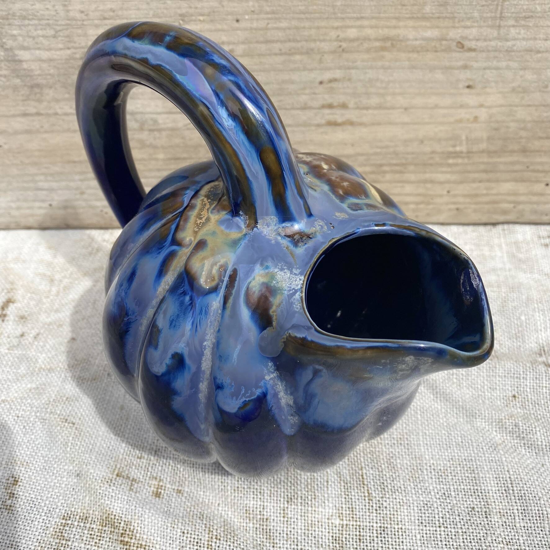 Pichet en barbotine citrouille bleue