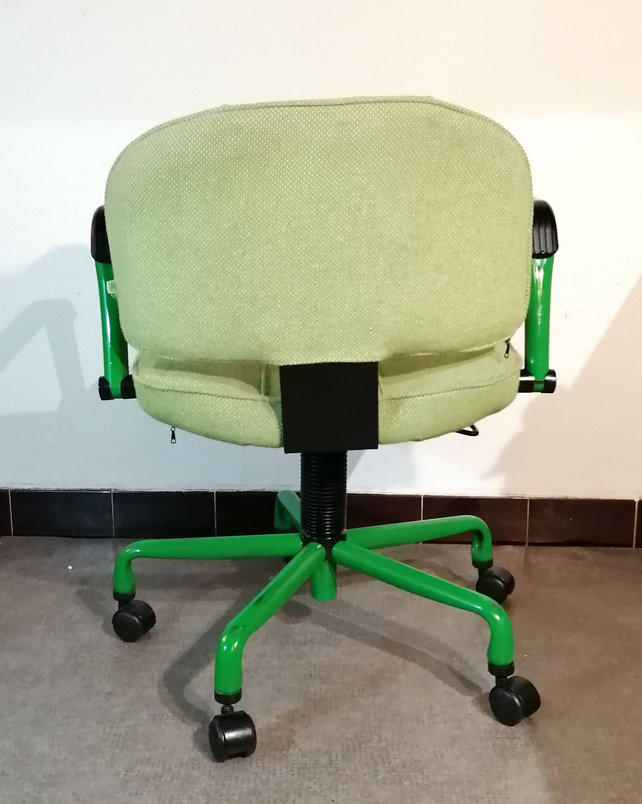 Steelcase green office armchair with 5-star design base, vintage 1970