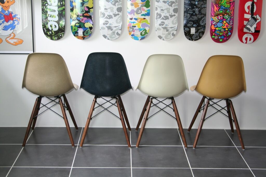 4 chairs DSW Navy Blue Eames Herman Miller vintage