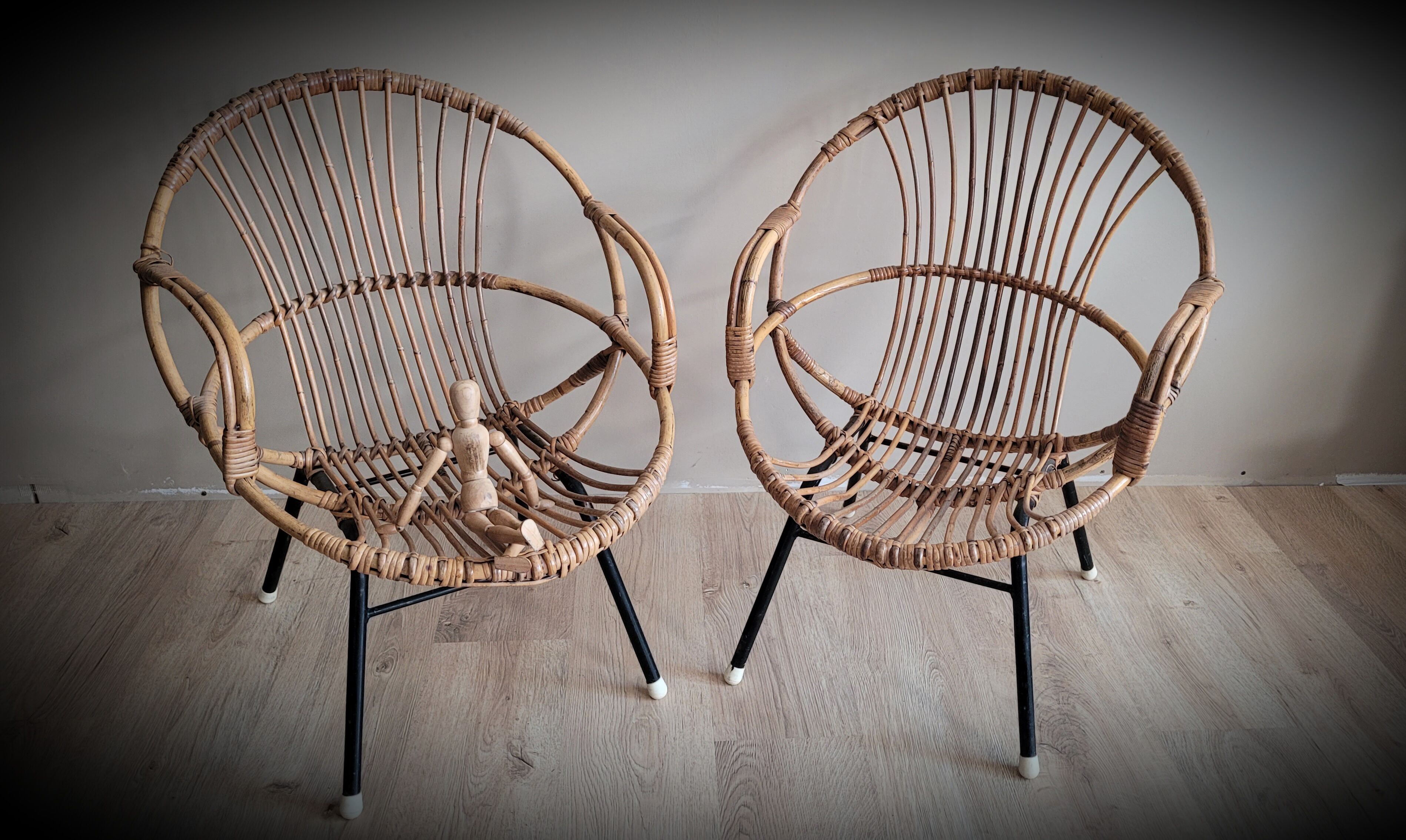 Duo rattan chairs