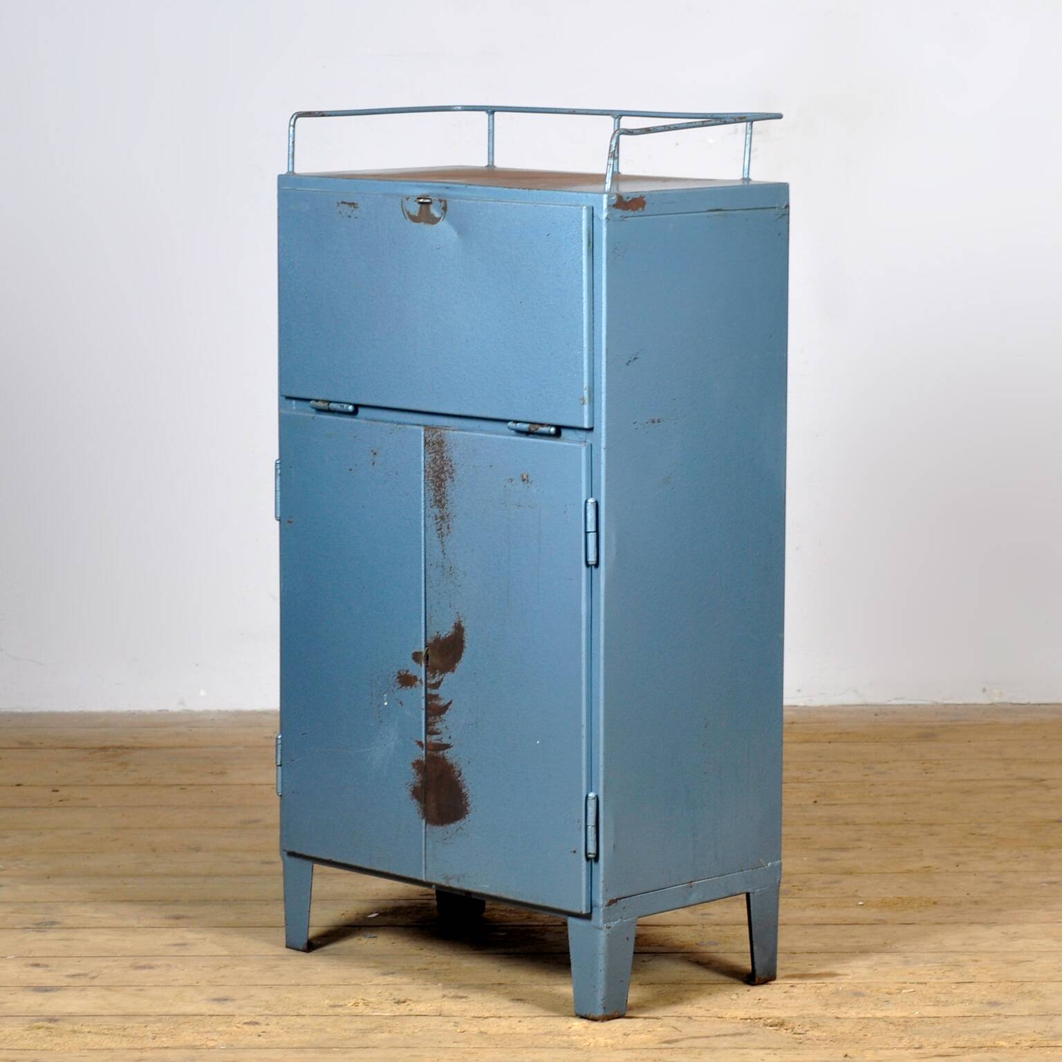 Cabinet industriel à quatre tiroirs des années 1970