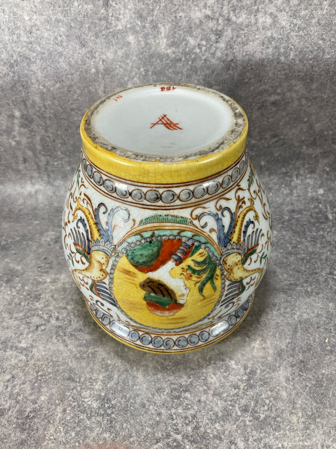Pot/Cachepot. Italian Renaissance Majolica ceramic. Asiatic style
