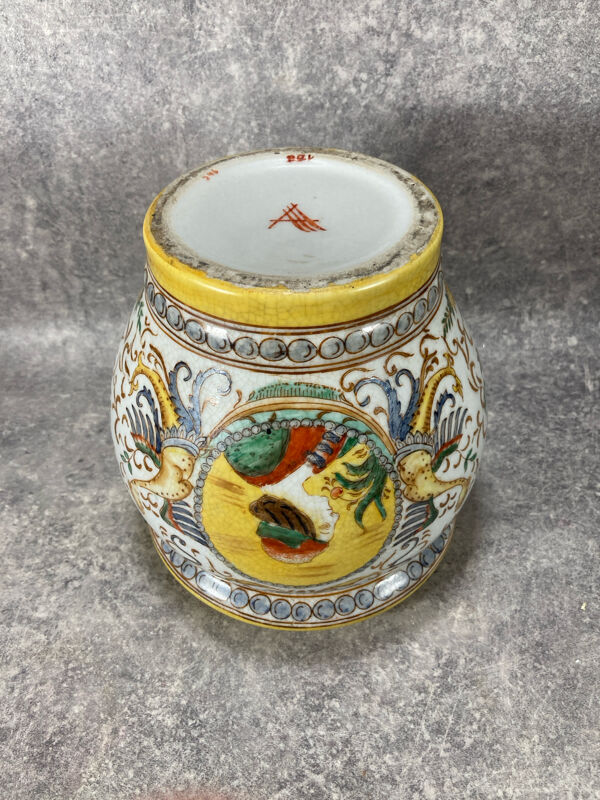 Pot / Cache-pot. Céramique Renaissance Italienne Majolique. Asiatides