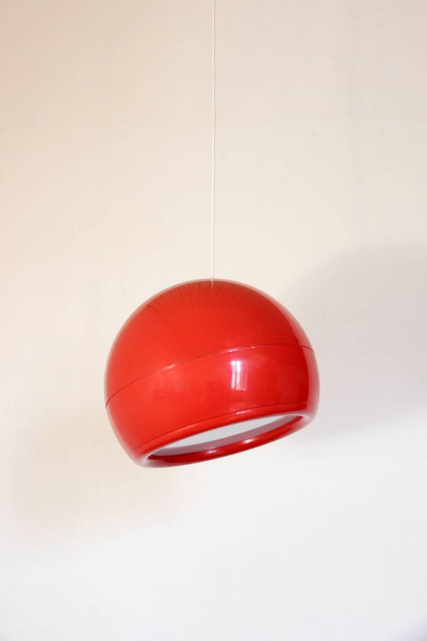 Lampe Artemide Pallade rouge, années 70