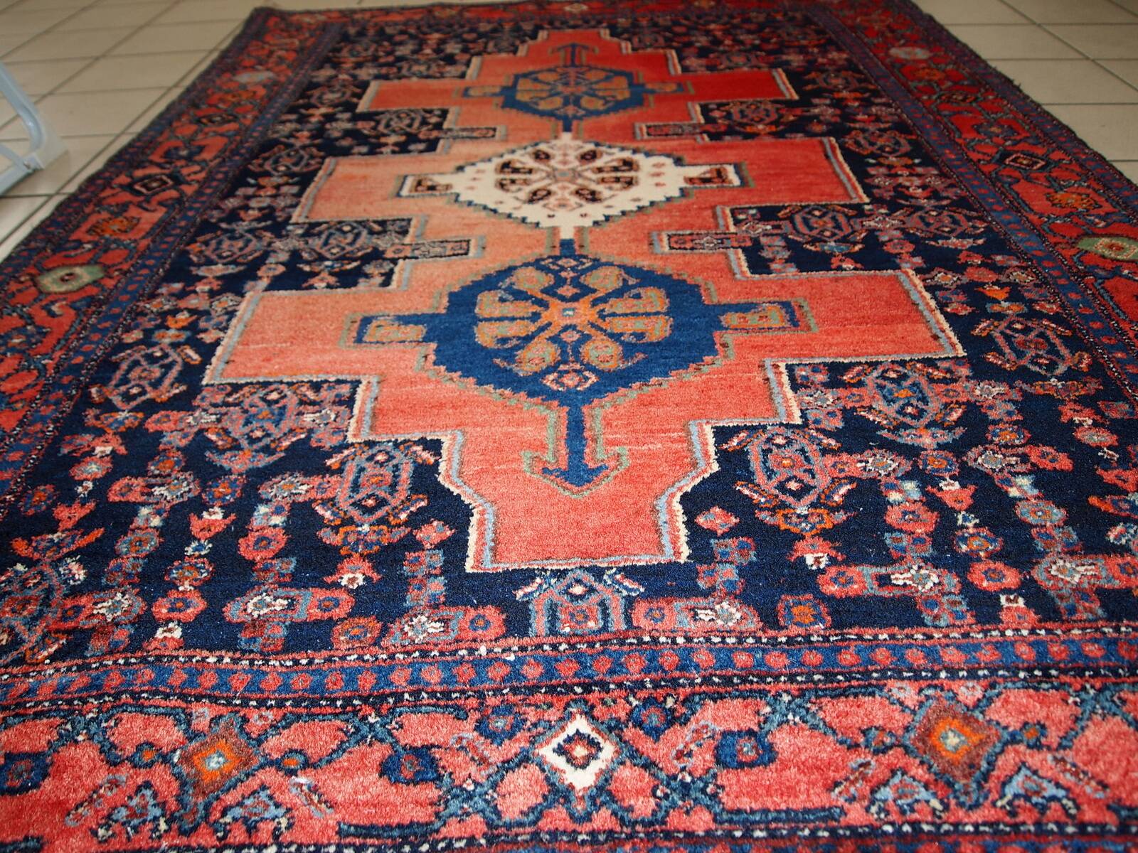 Tapis Senneh Vintage du Moyen-Orient, Années 1960, Élégance et Authenticité