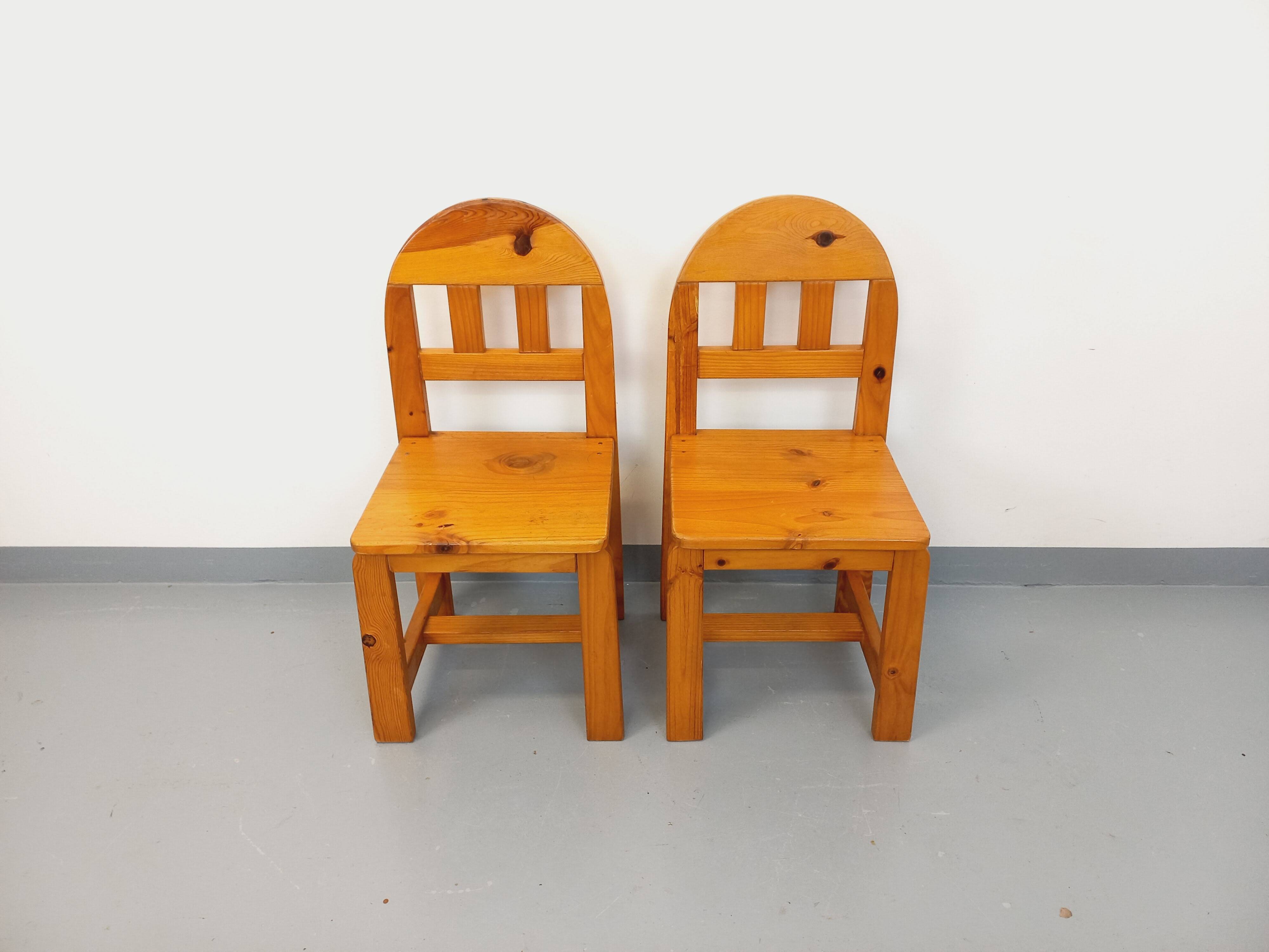 Paire de chaises vintage en pin des années 70 80