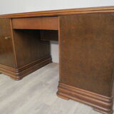 Middle desk in oak and magnifying glass