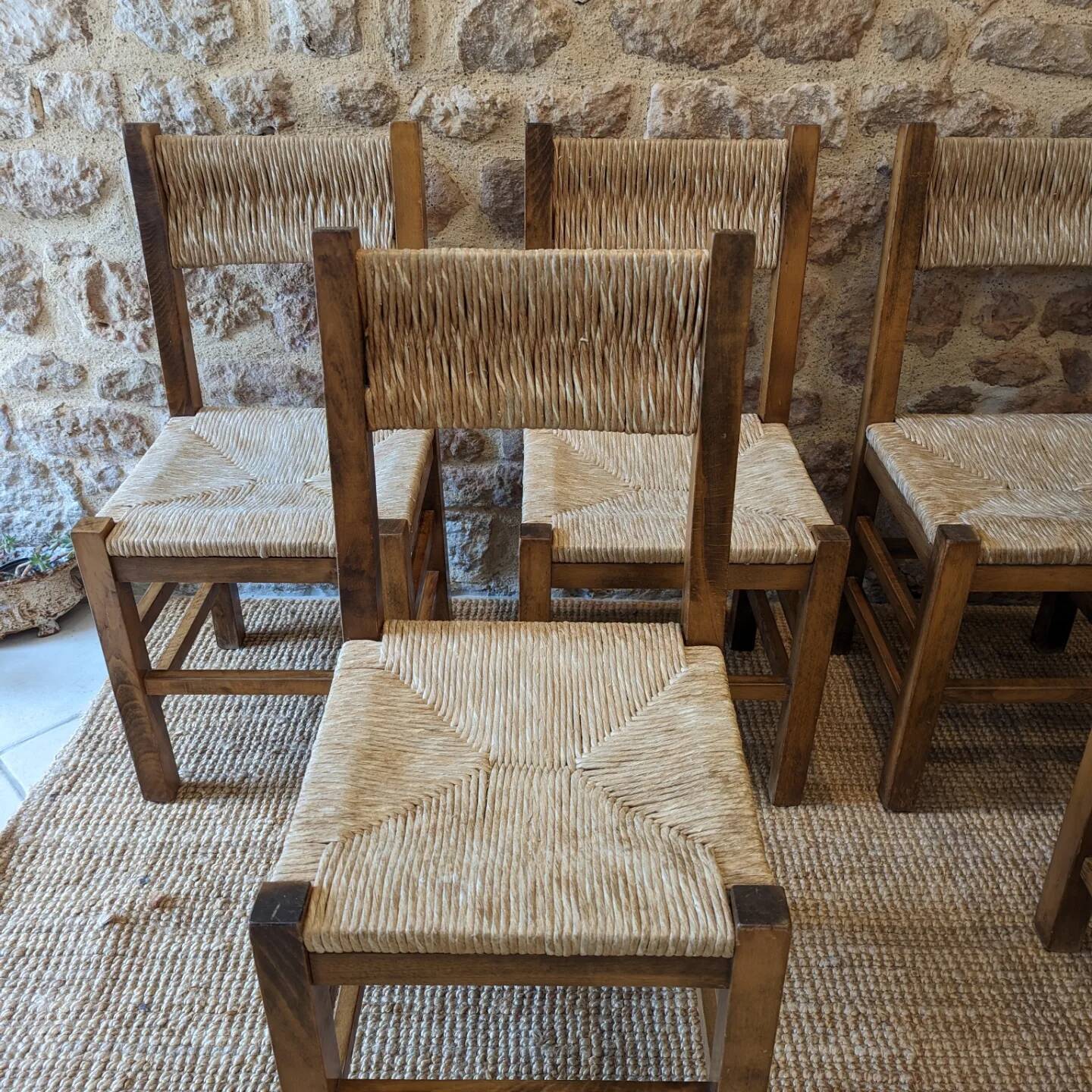 Six chaises en paille