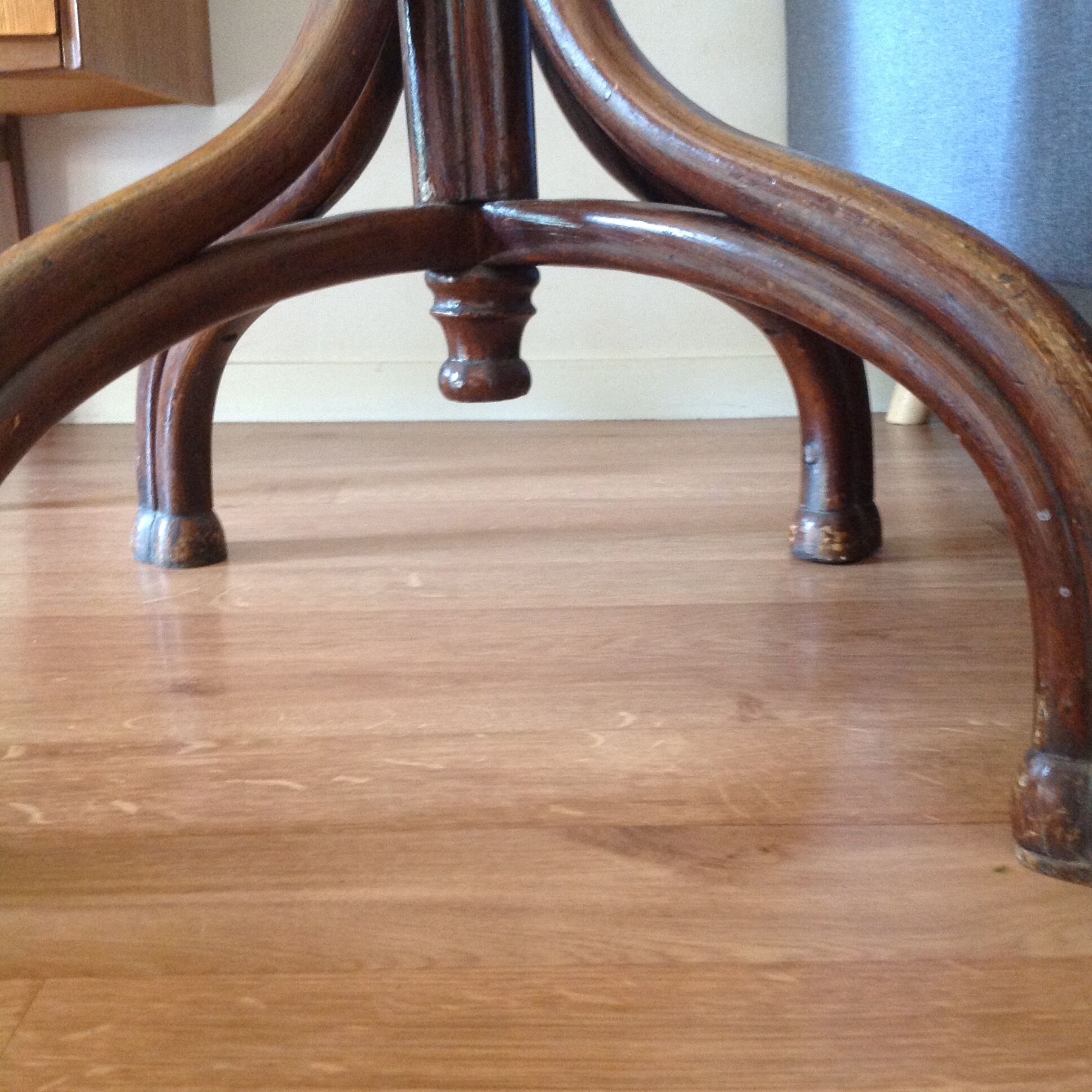 Porte-manteaux perroquet Thonet ancien