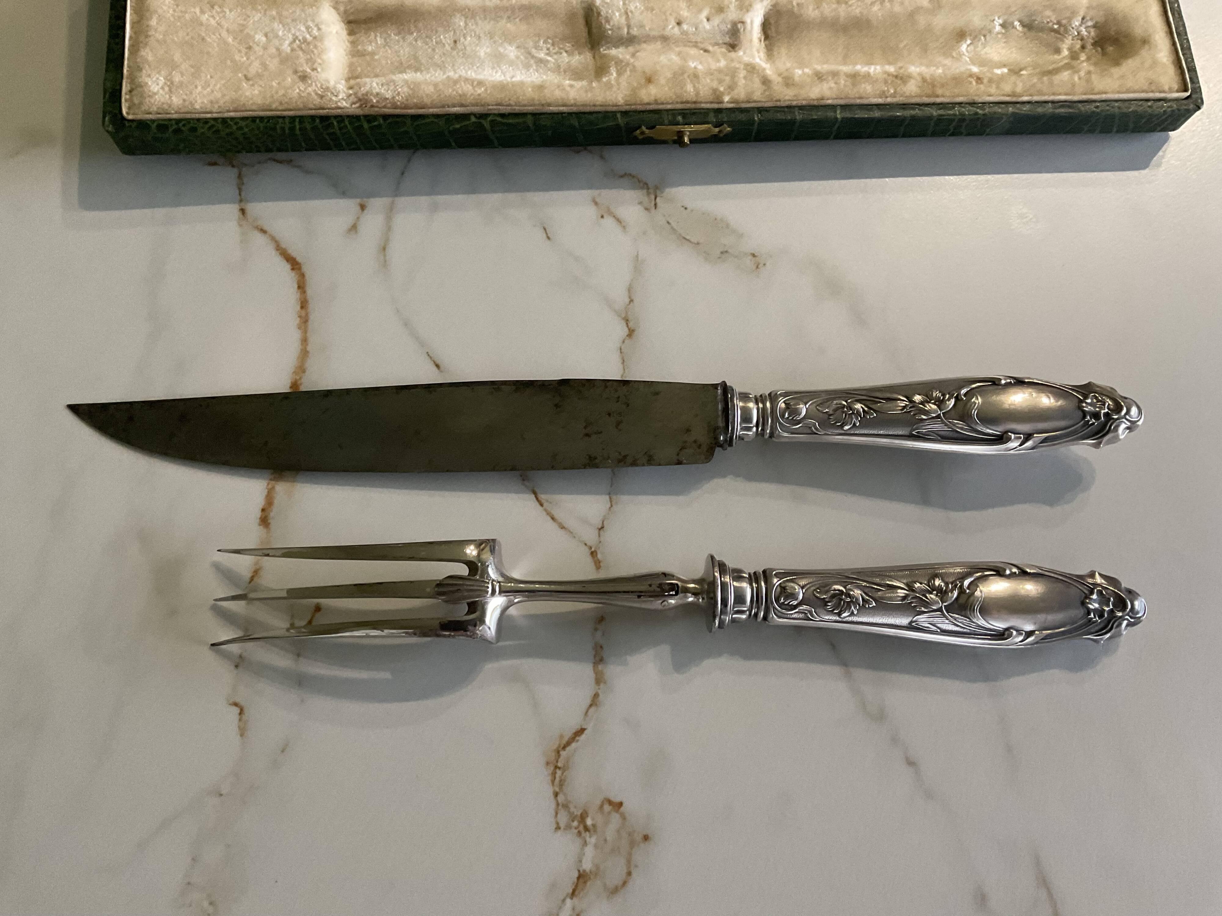 Leg cutlery set. Silver handles.