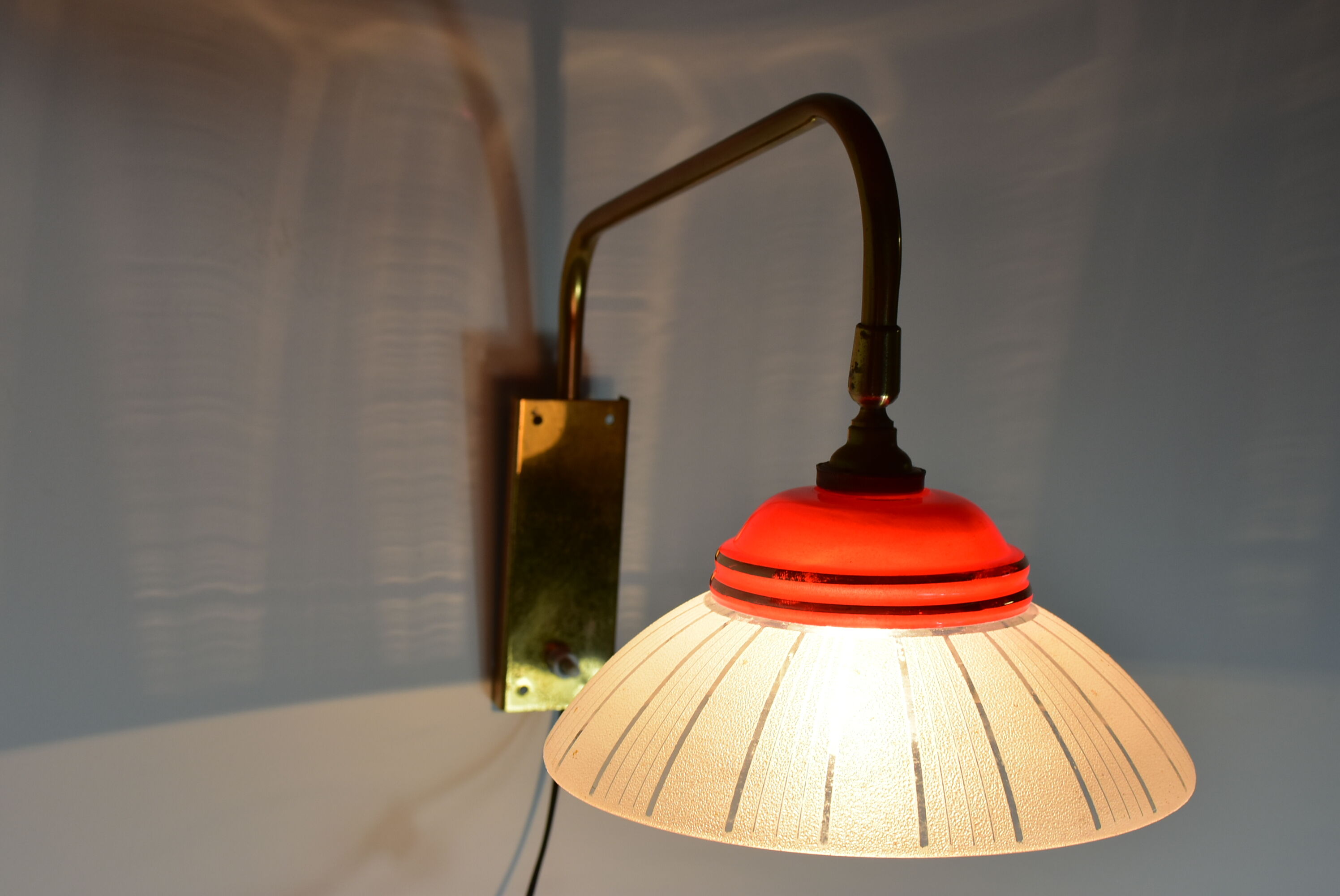 Adjustable wall lamp