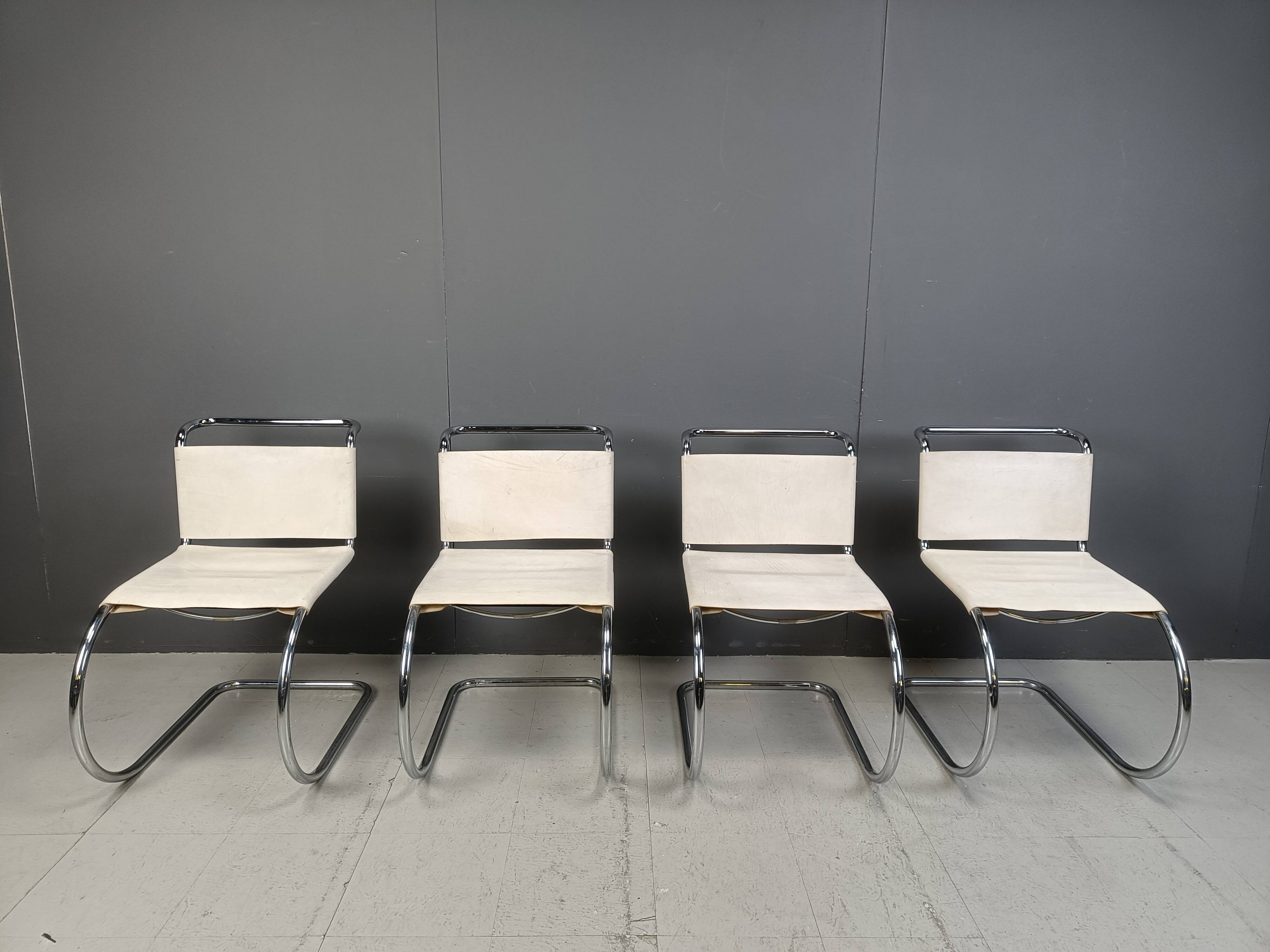 Ensemble de 4 chaises de salle à manger par Mies van der Rohe pour Knoll International, années 1970