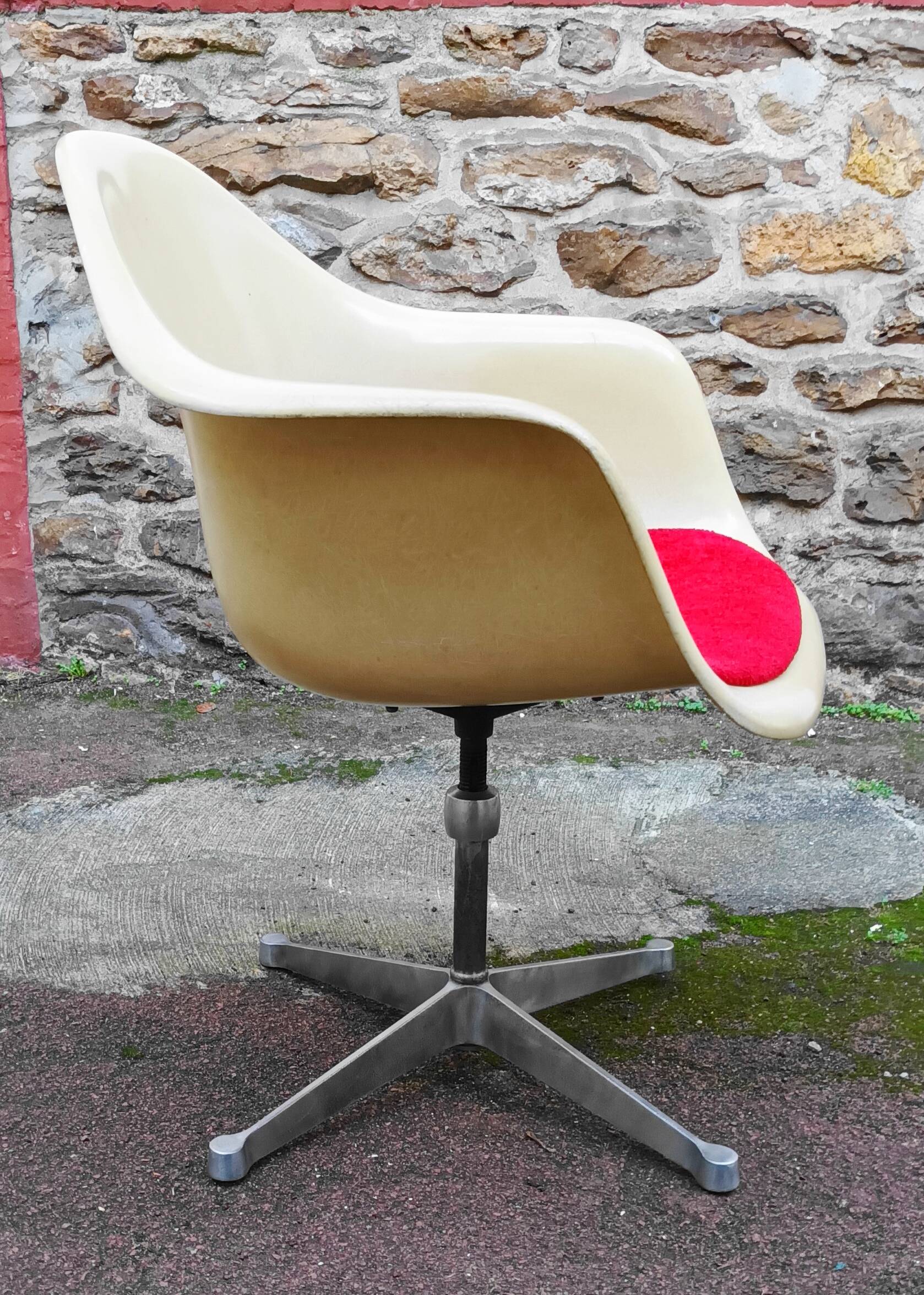 PAC office chair by Charles and Ray Eames for Herman Miller, 1960s.