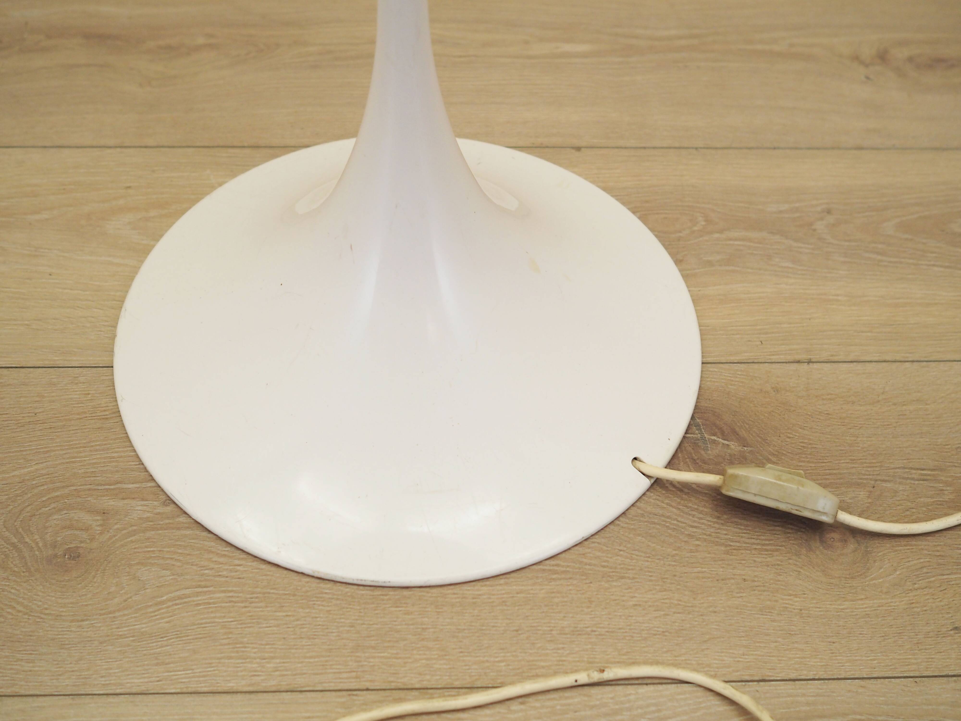 Lampadaire danois Panthella par Louis Poulsen, années 1970