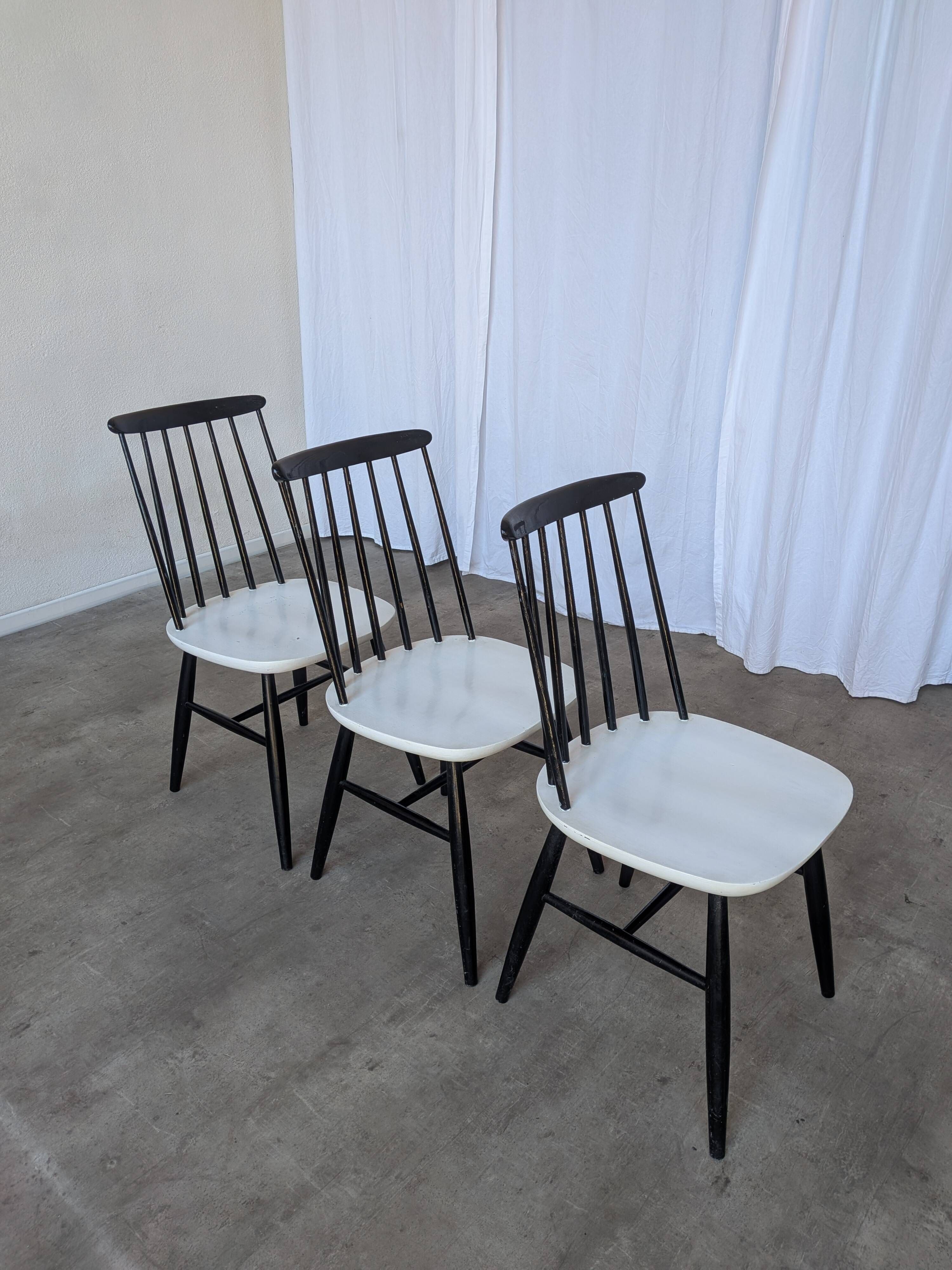 Ensemble de 3 chaises de salle à manger vintage noir et blanc, style Ilmari Tapiovaara, scandinave.