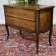 Commode 2 tiroirs de style Louis XV fin XIXème en noyer et peuplier