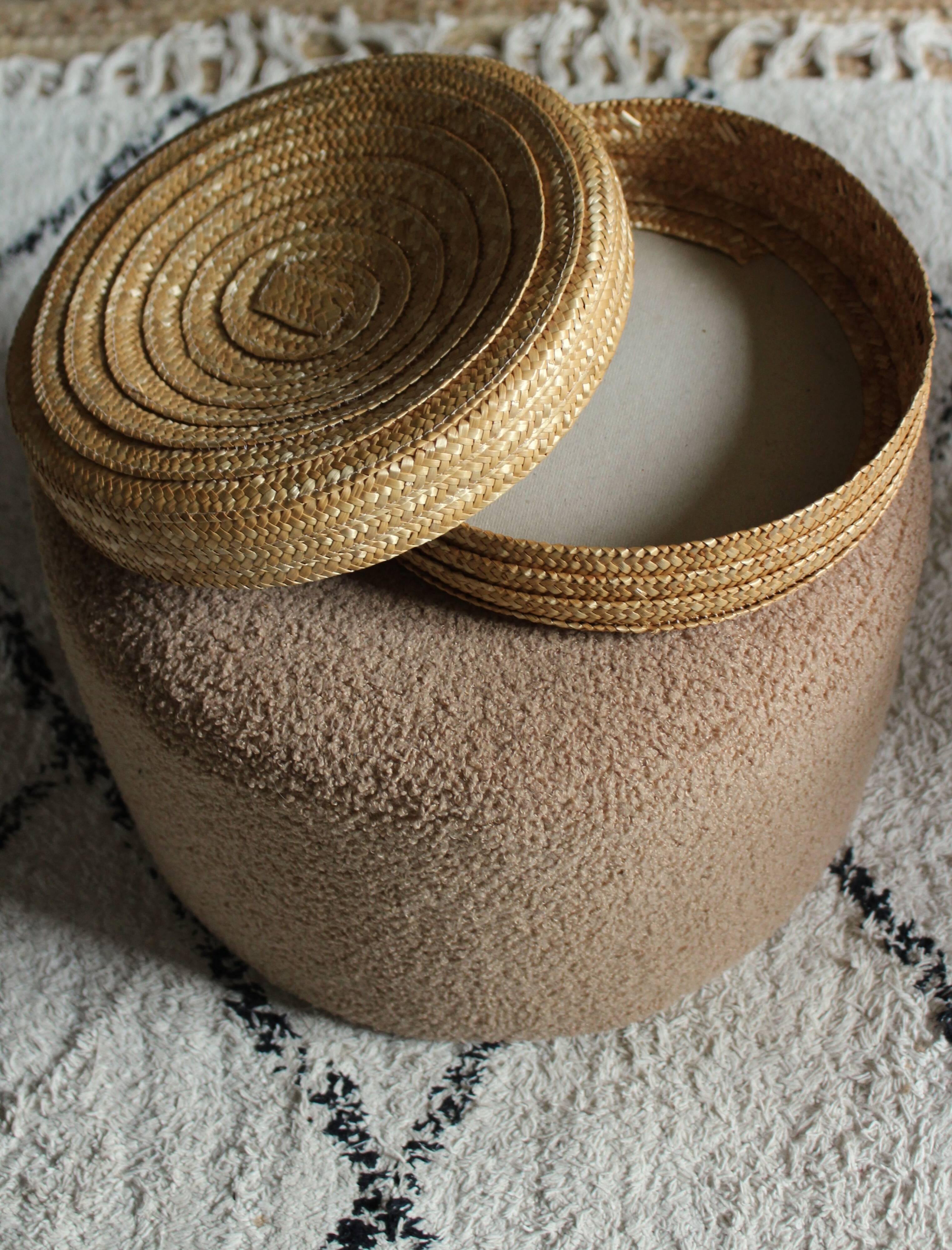 Round wicker basket with lid, vintage soft weaving.