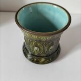 Old Sarreguemines cache-pot in Majolica style with relief decoration.