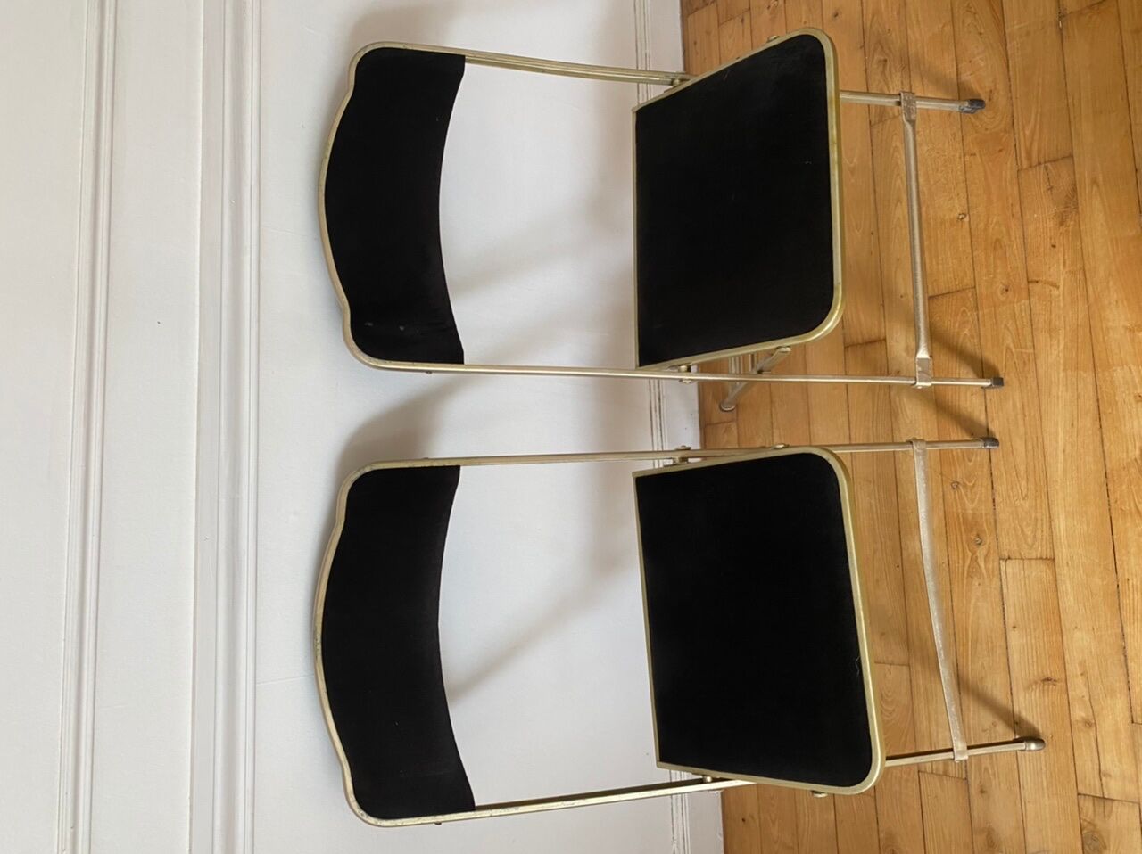 Series of 4 foldable velvet chairs