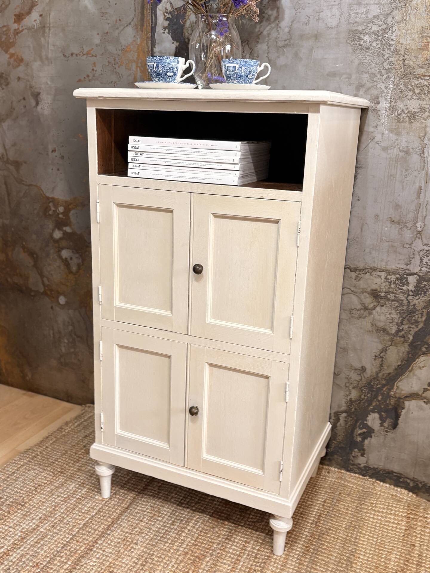 Buffet in linen colour