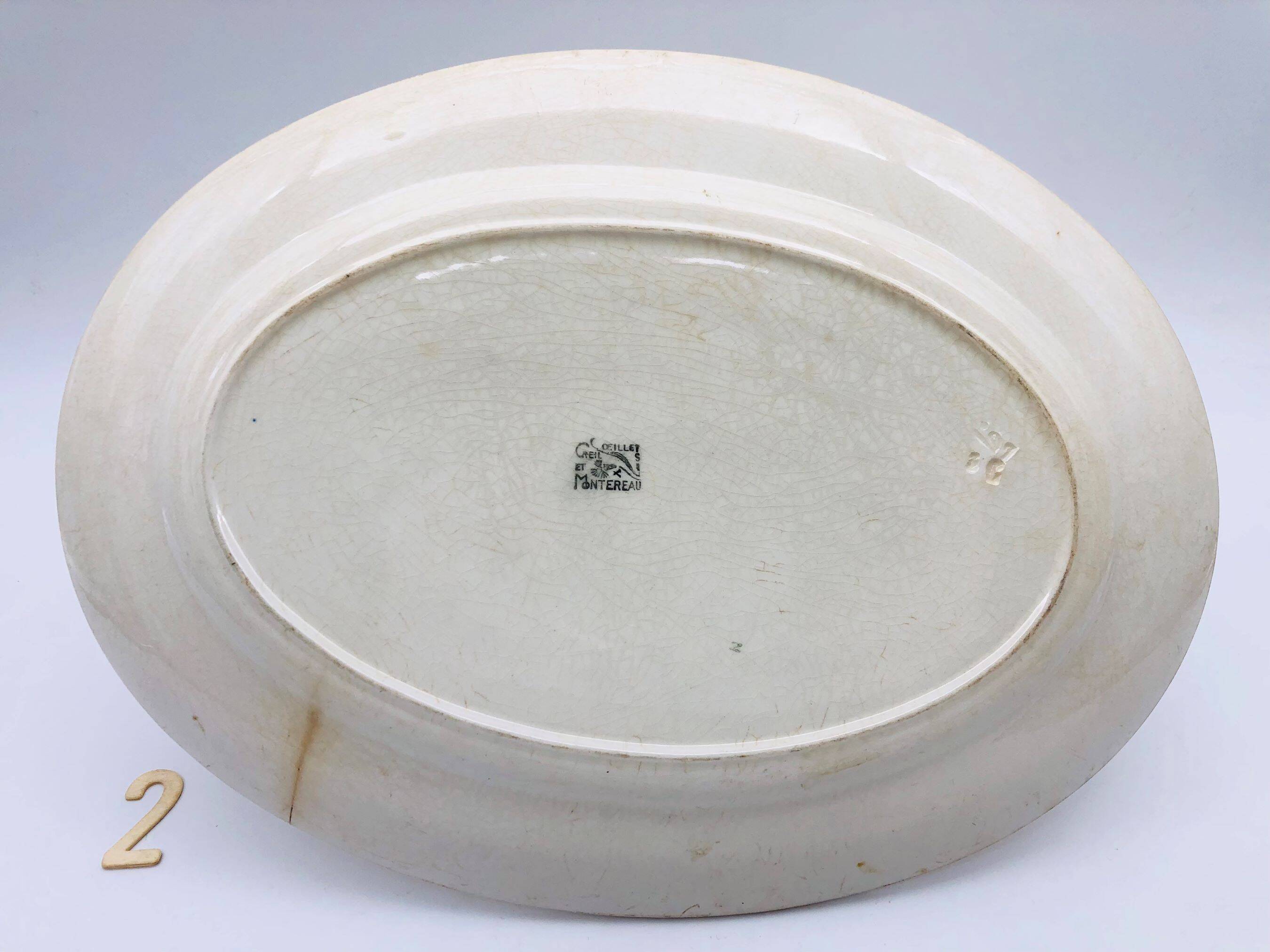 Set of 2 oval dishes, Creil and Montereau – Carnation model.