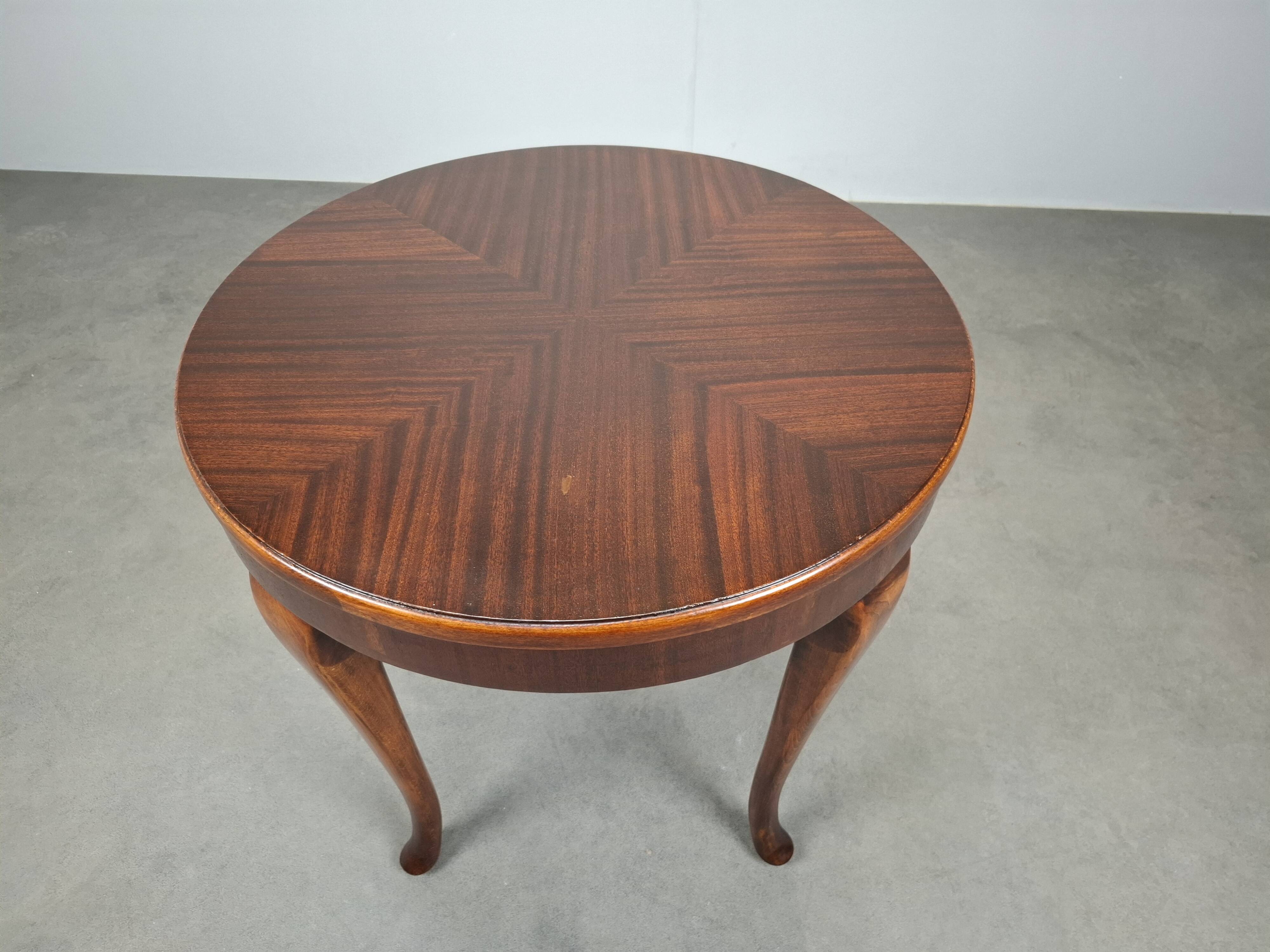 1930s Czechoslovak Art Deco Round Table in Wood and Veneer