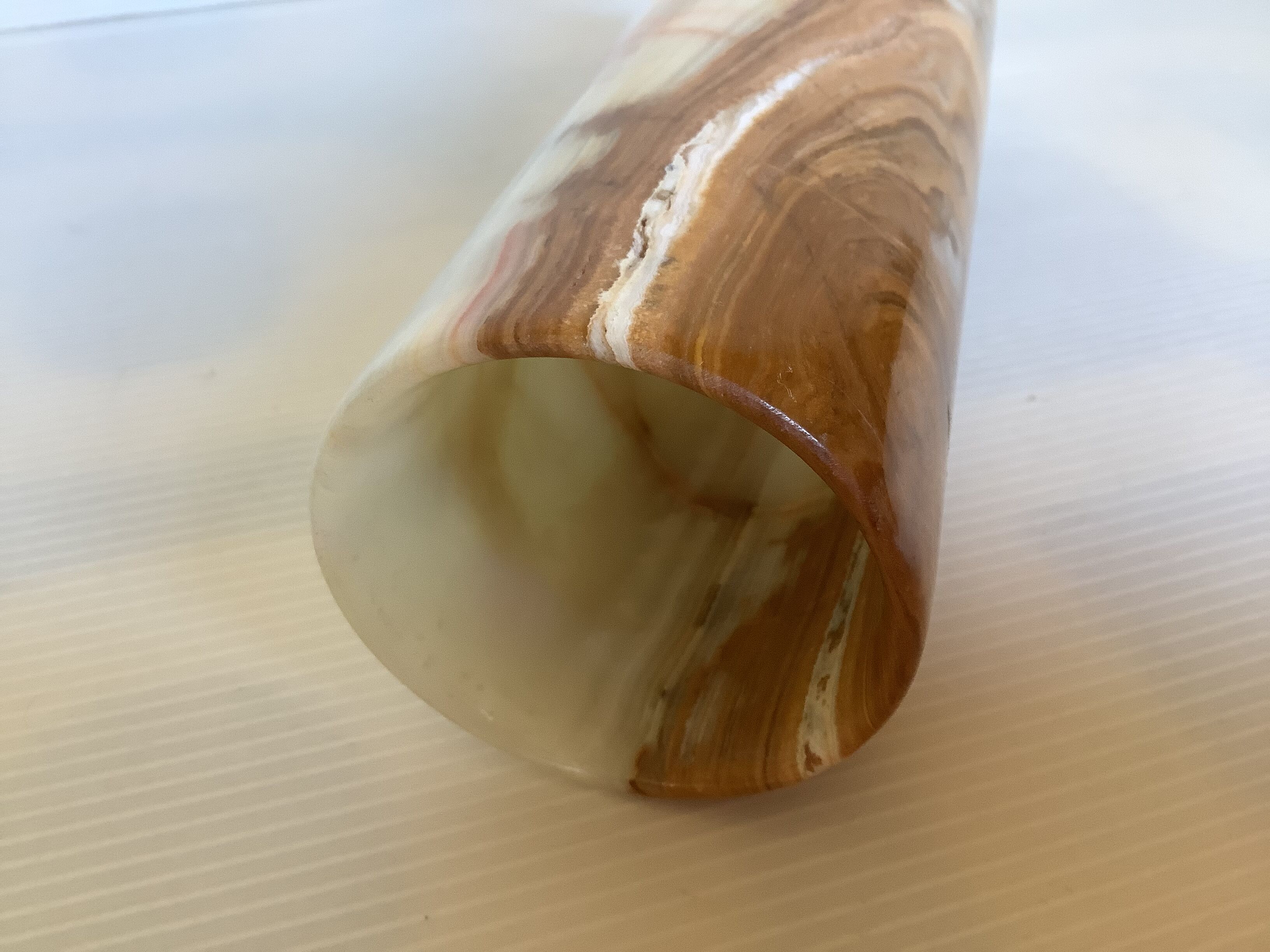Onyx roller vase
