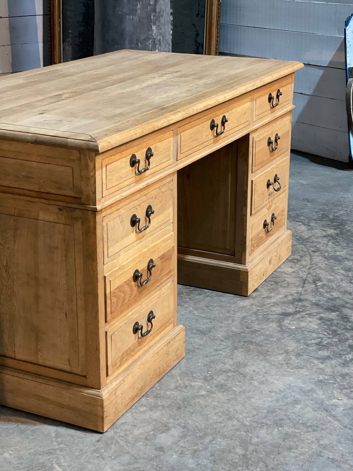 Flat oak desk