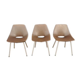 Suite de 3 chaises tonneau de P. Guariche