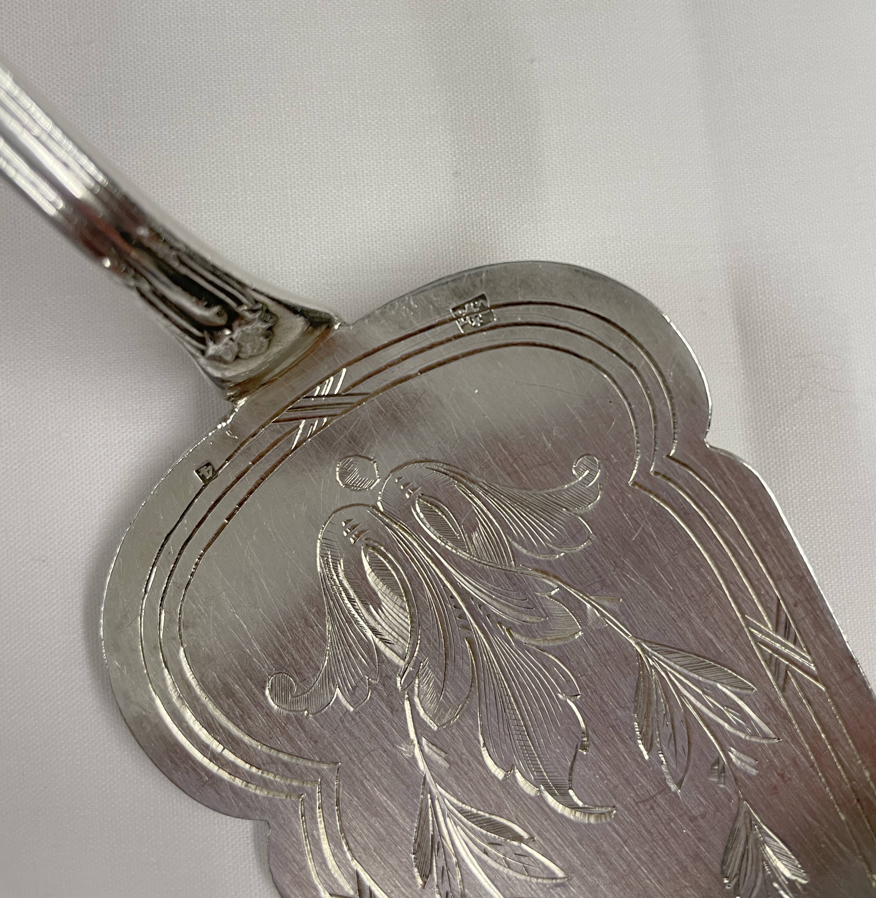 Silver metal pie/cake server