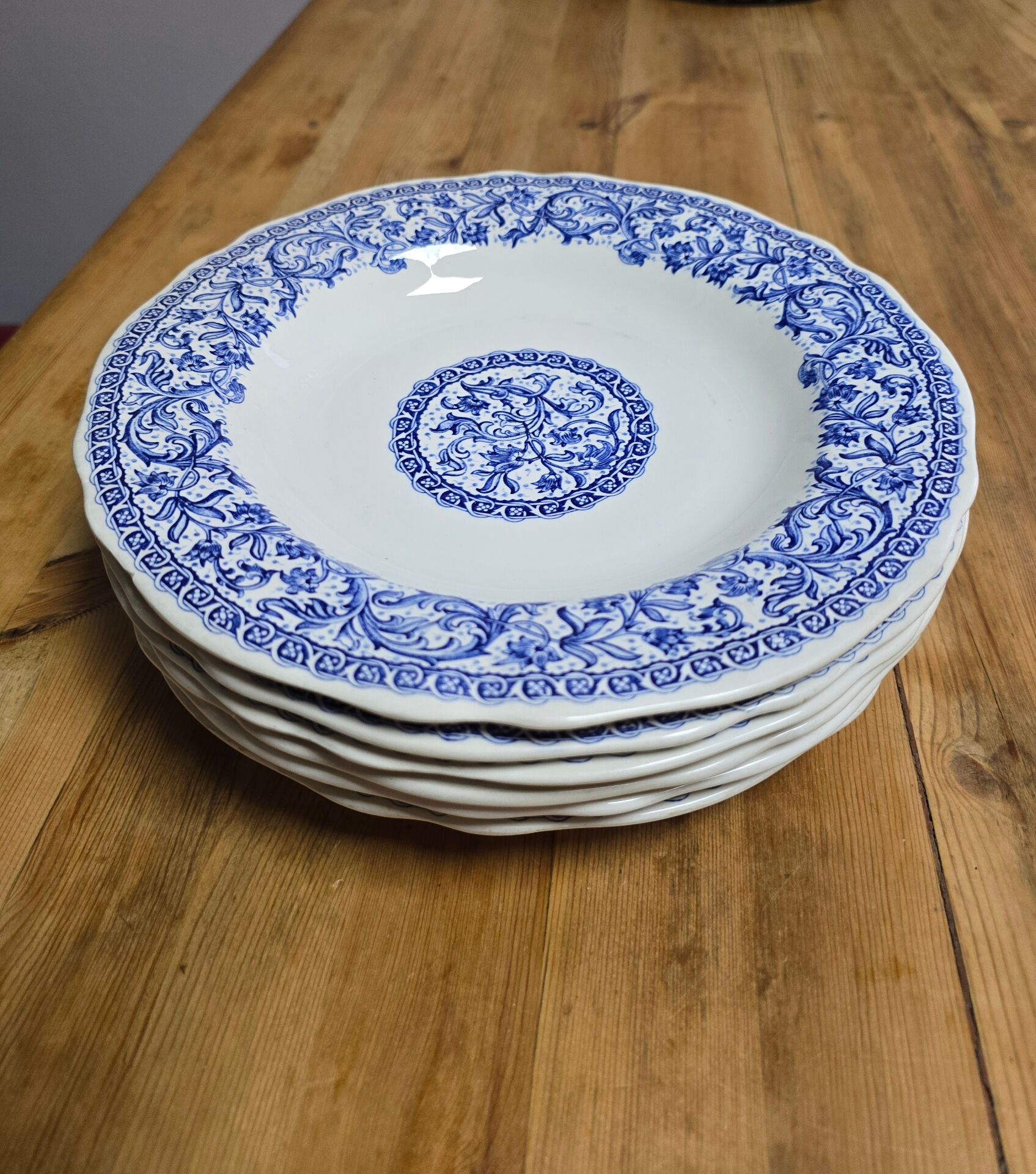 Lot of 6 deep plates Gien with blue patterns in perfect condition.