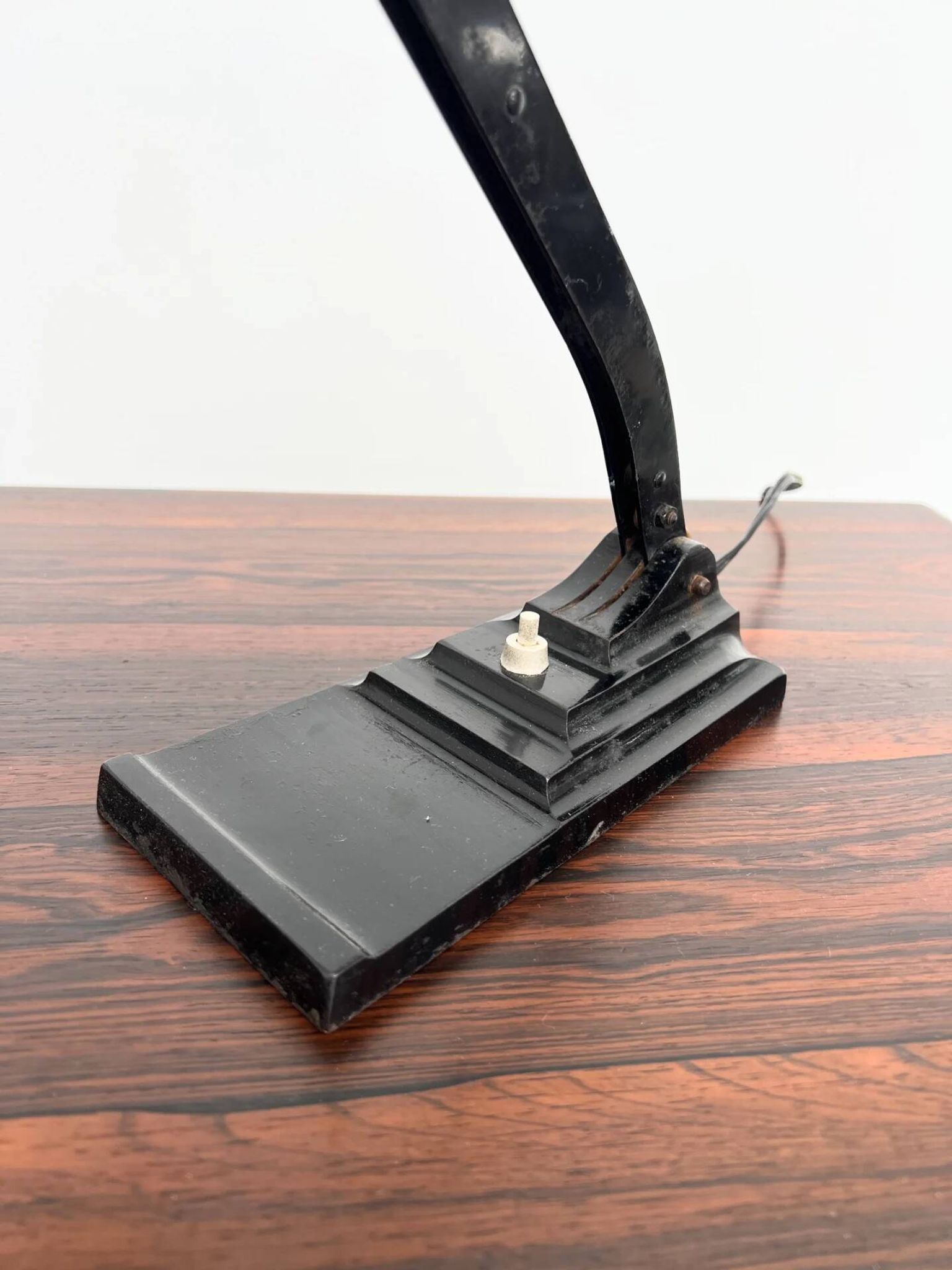 Articulated desk lamp ERPE — Black metal and Bakelite, Belgium, 1930s-40s